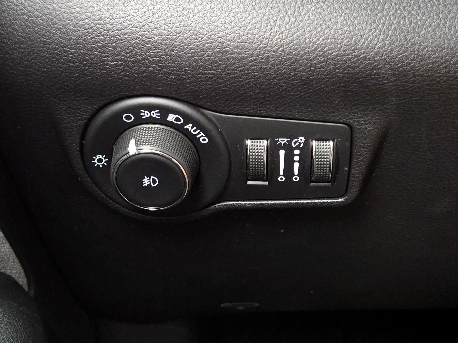 Thumbnail: 2022 Jeep Compass - 13