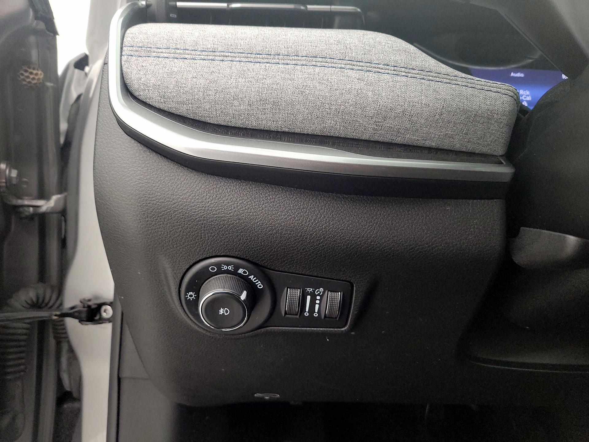 Thumbnail: 2022 Jeep Compass - 13