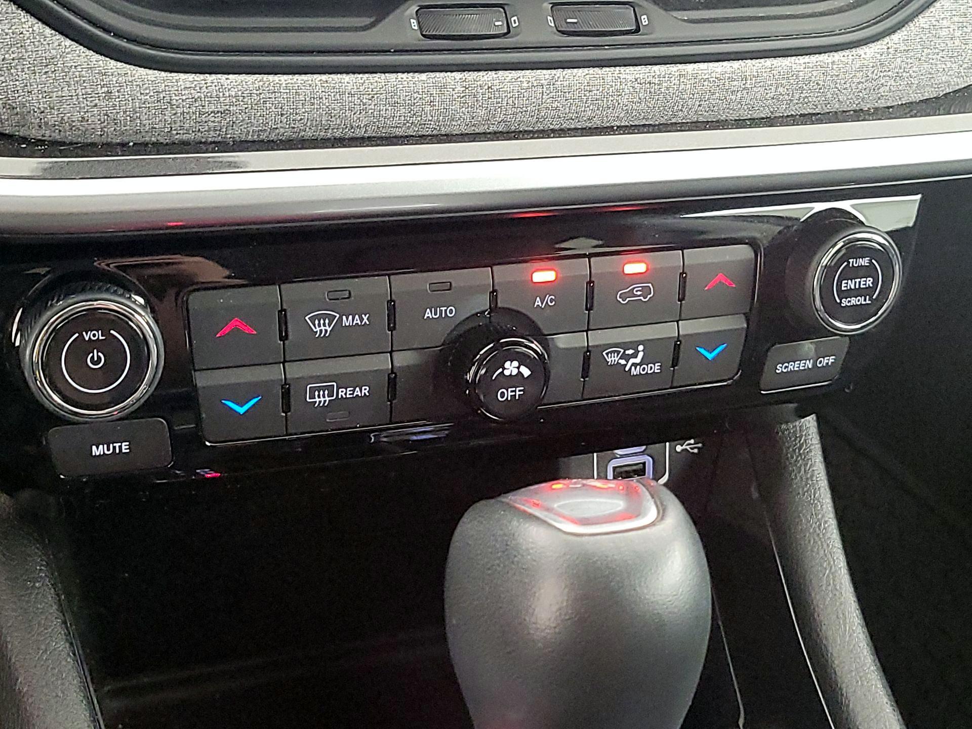 Thumbnail: 2022 Jeep Compass - 16