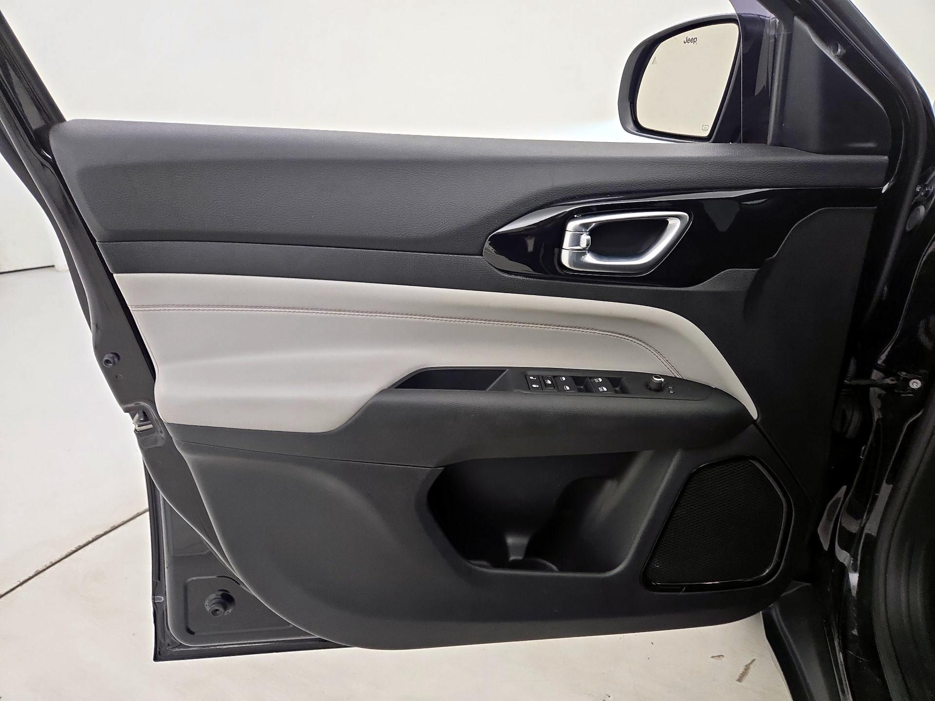 Thumbnail: 2022 Jeep Compass - 12