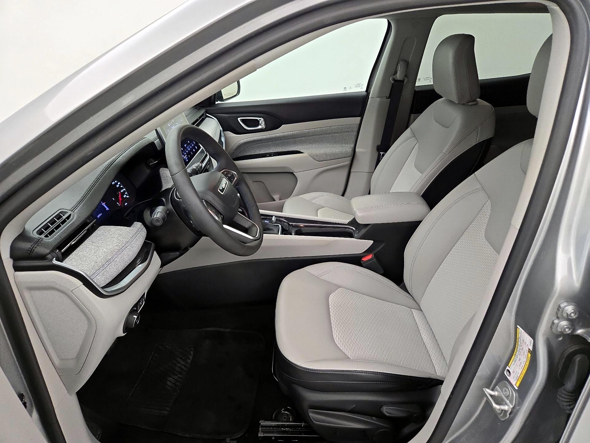 Thumbnail: 2022 Jeep Compass - 11