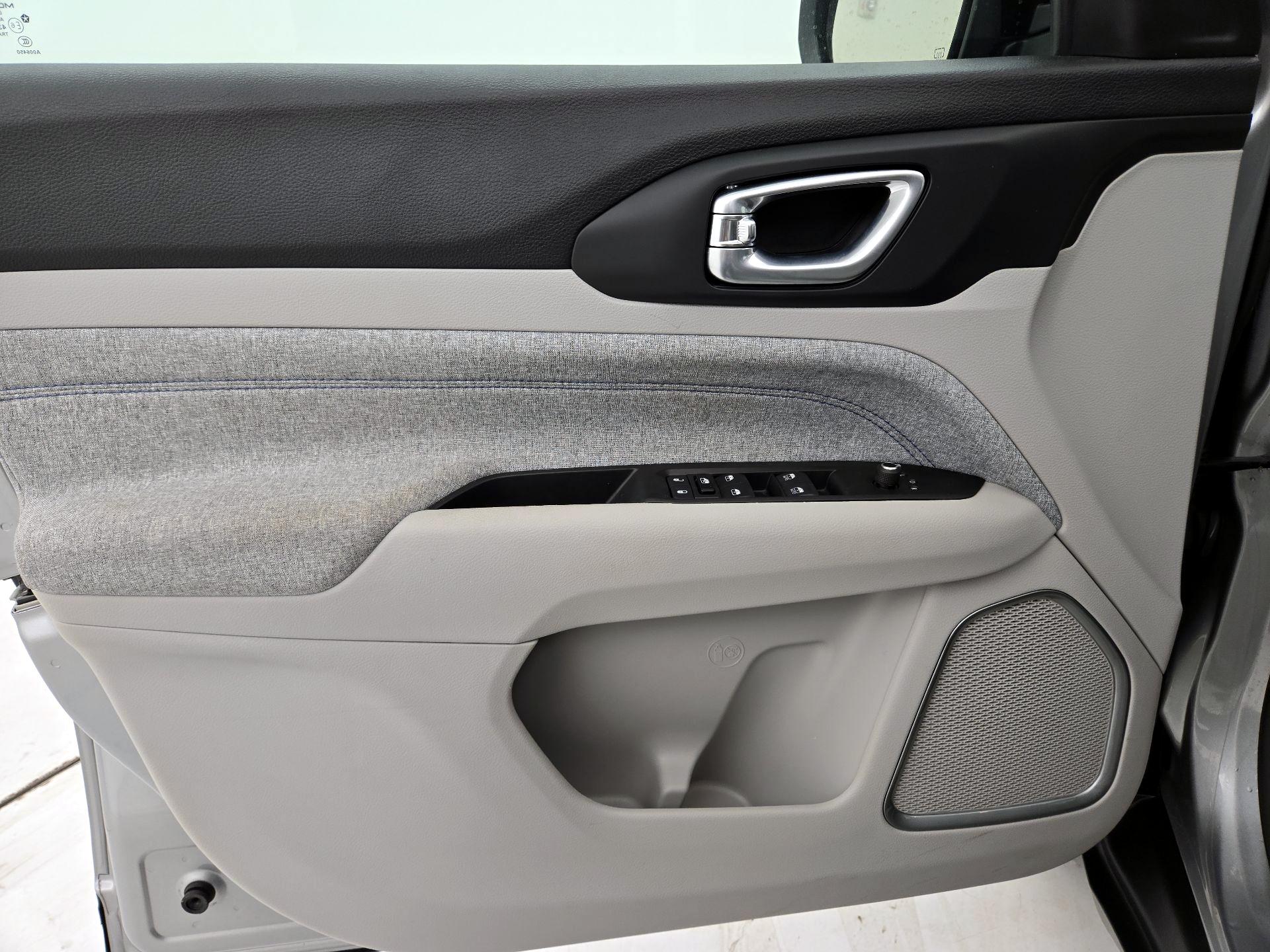 Thumbnail: 2022 Jeep Compass - 12