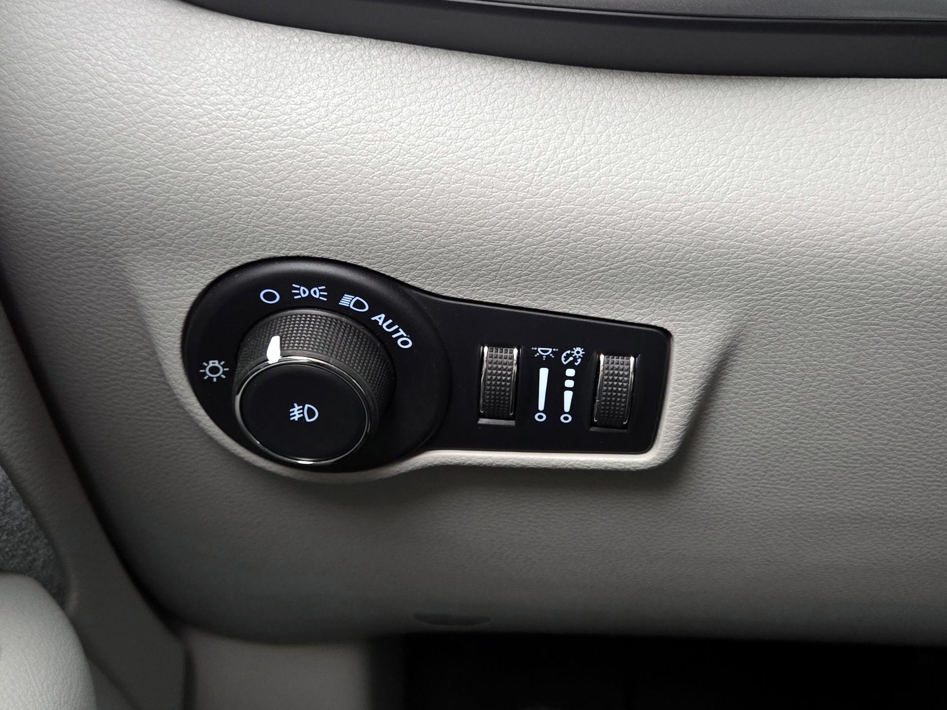 Thumbnail: 2022 Jeep Compass - 13