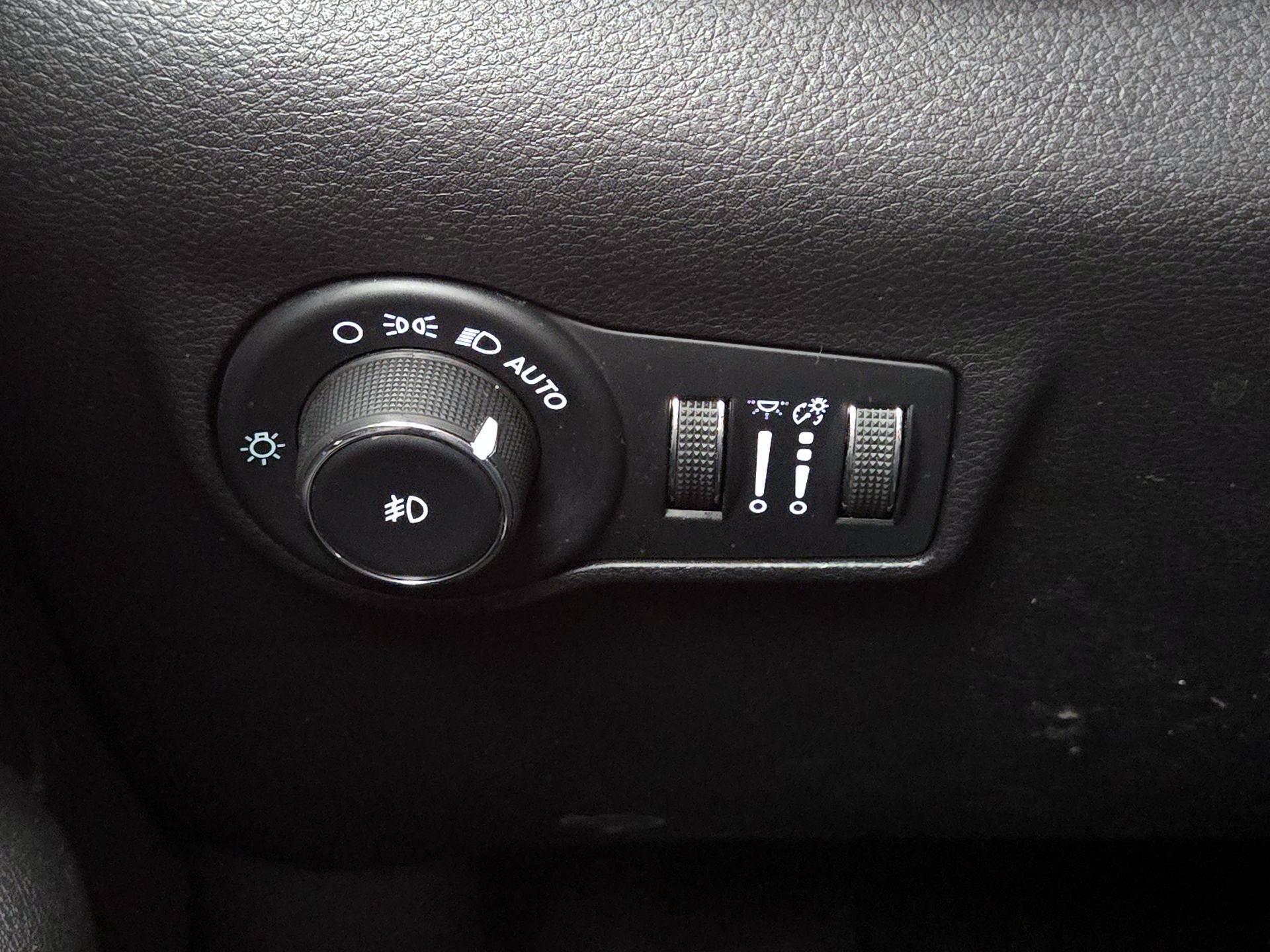 Thumbnail: 2022 Jeep Compass - 13