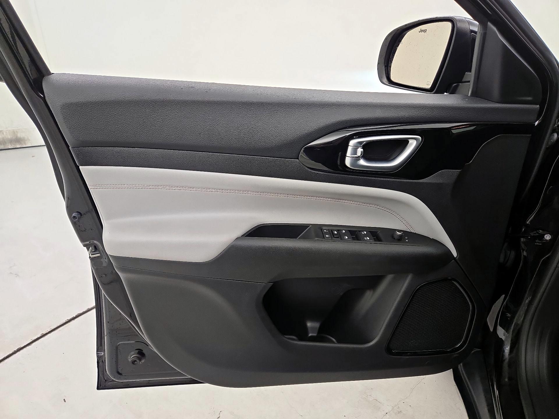 Thumbnail: 2022 Jeep Compass - 12