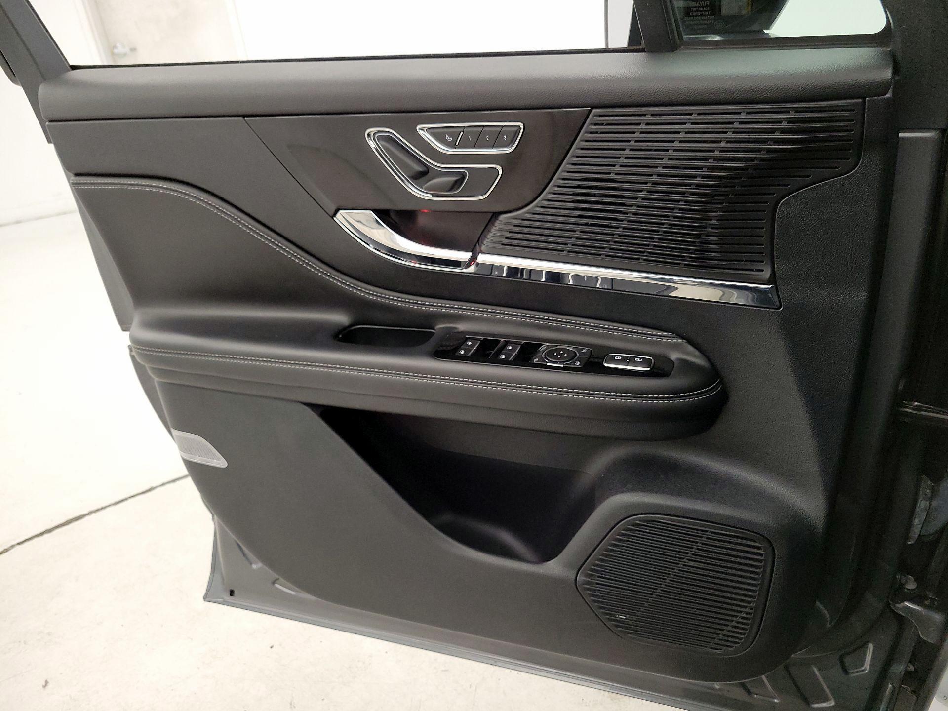 Thumbnail: 2022 Lincoln Corsair - 12