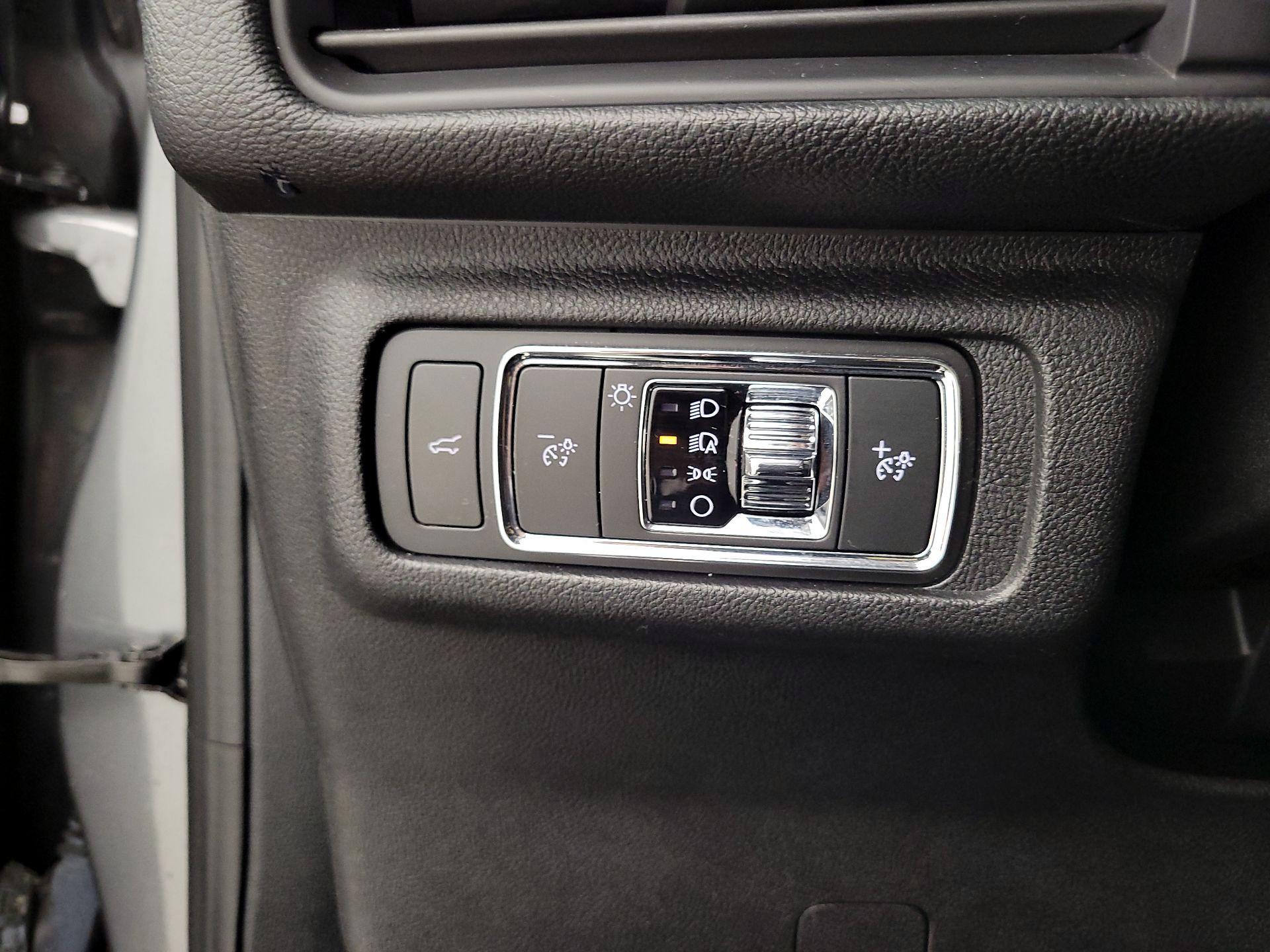 Thumbnail: 2022 Lincoln Corsair - 13