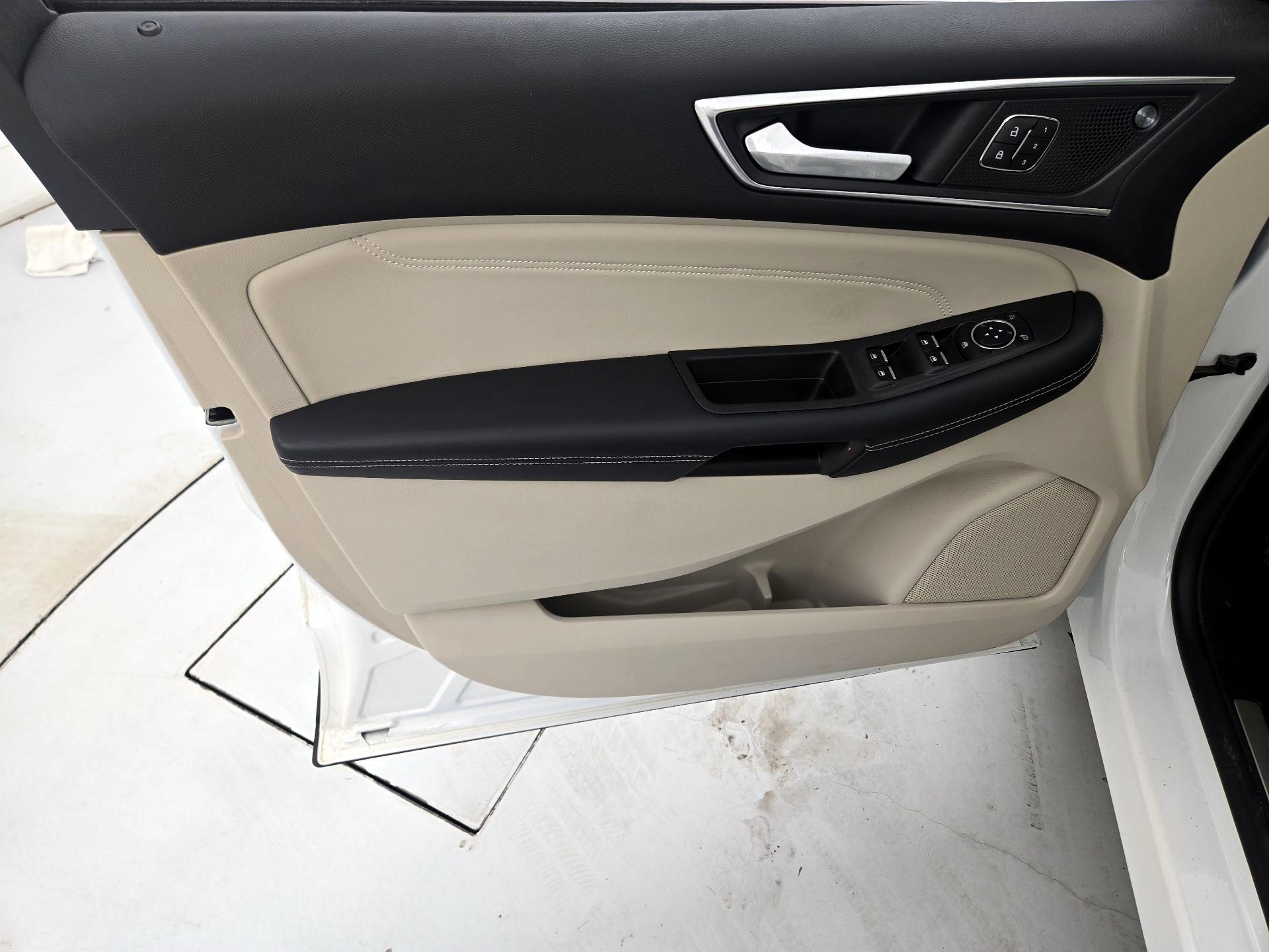 Thumbnail: 2021 Ford Edge - 12