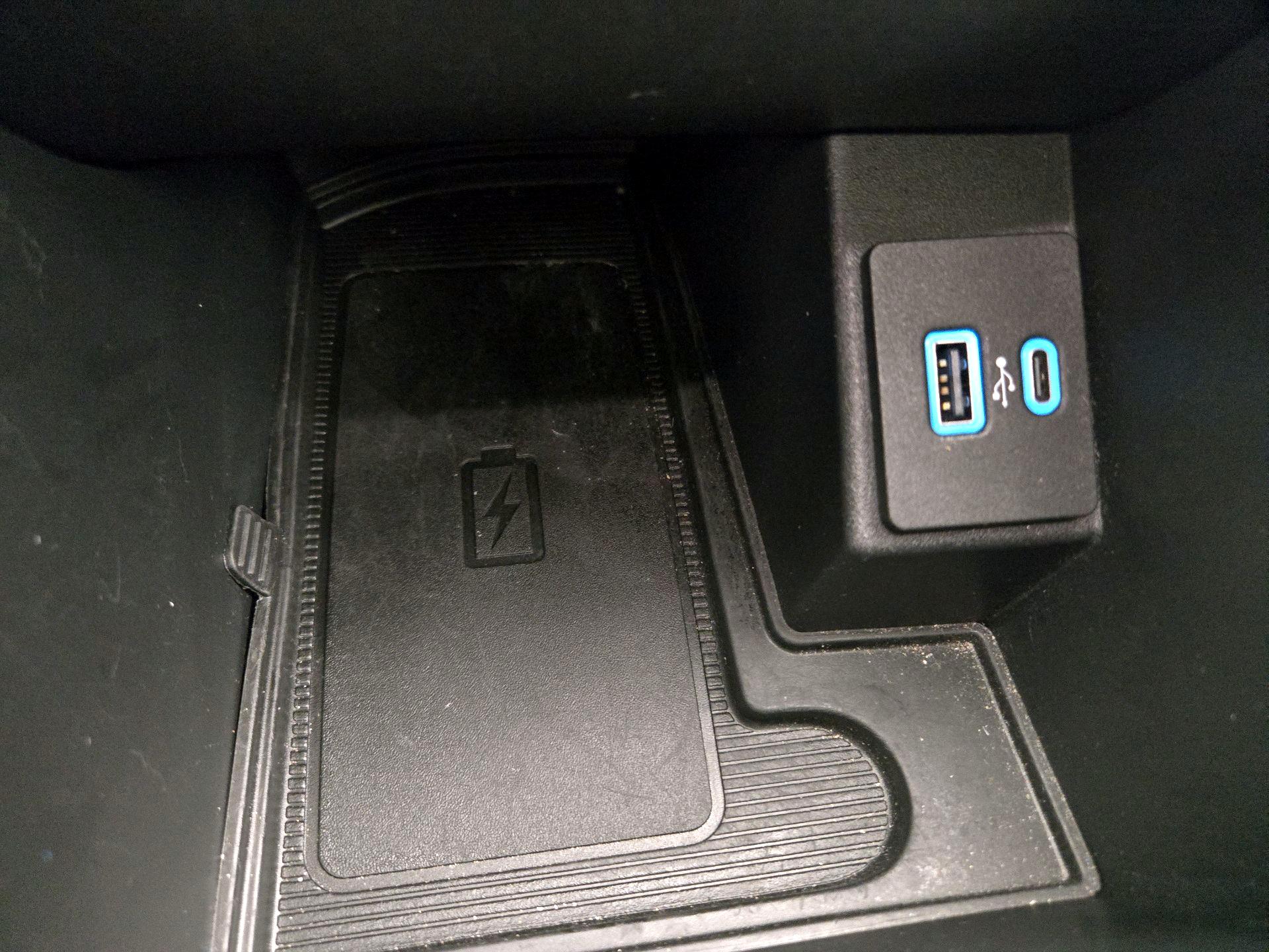 Thumbnail: 2021 Ford Edge - 19