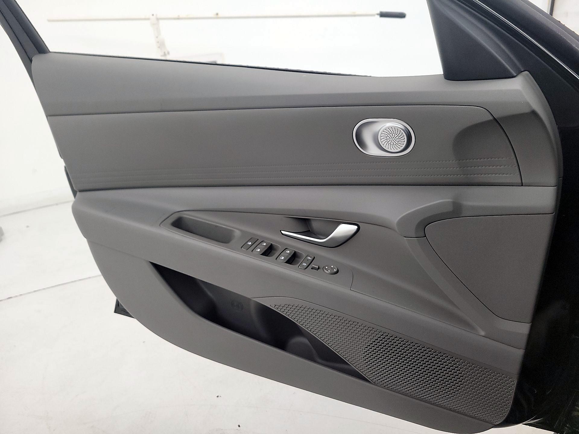 Thumbnail: 2025 Hyundai Elantra - 10