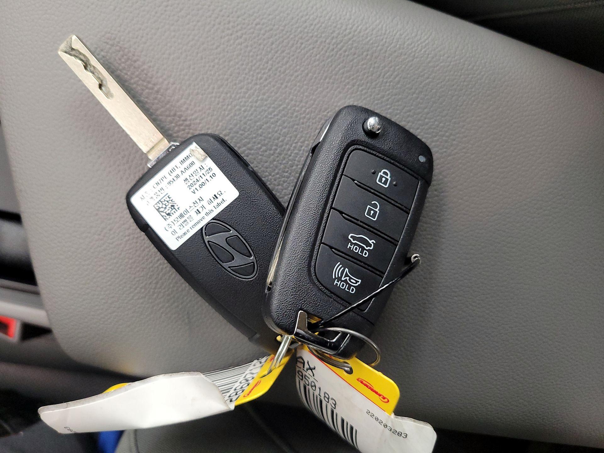 Thumbnail: 2025 Hyundai Elantra - 20