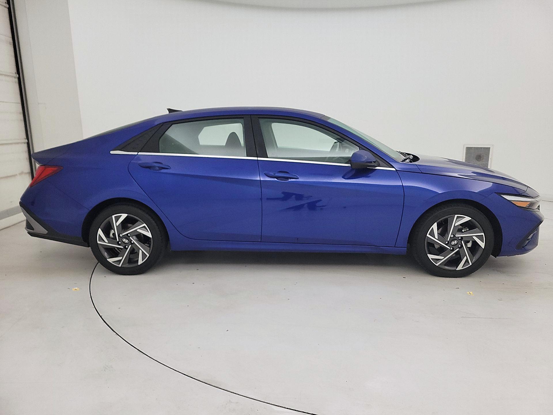 Thumbnail: 2024 Hyundai Elantra - 4