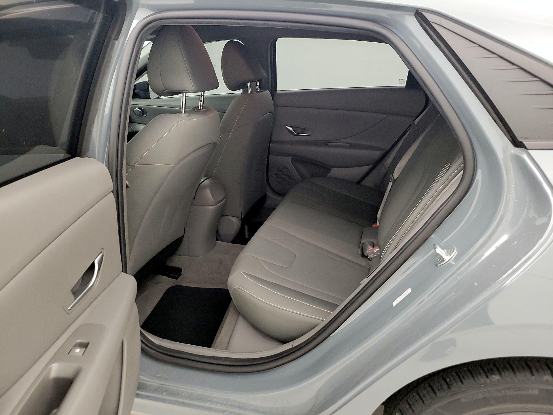 Thumbnail: 2022 Hyundai Elantra - 17