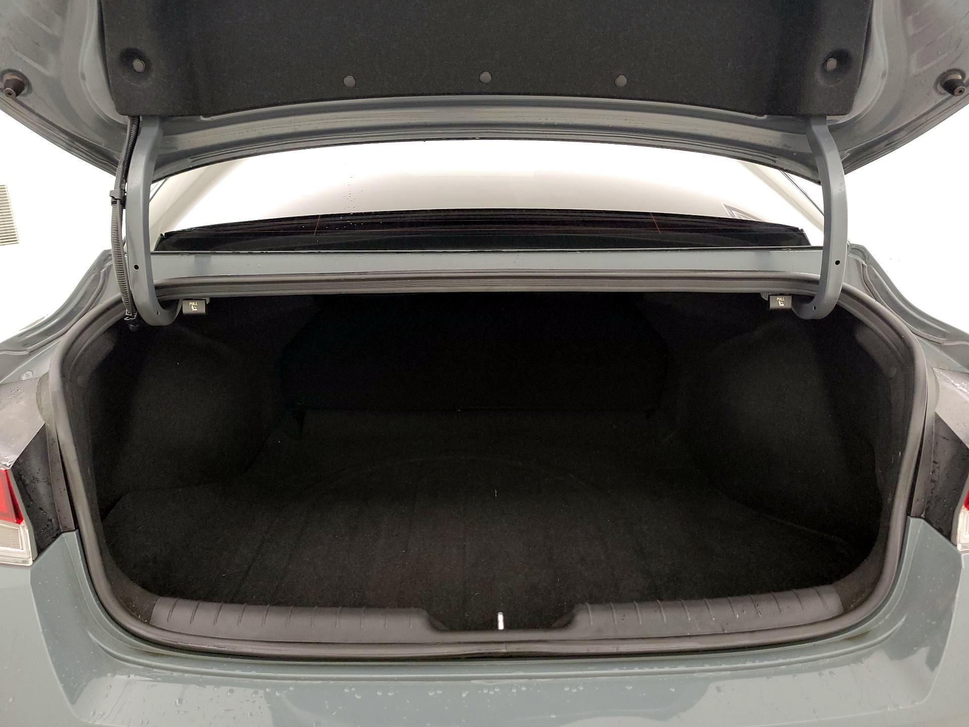 Thumbnail: 2022 Hyundai Elantra - 18