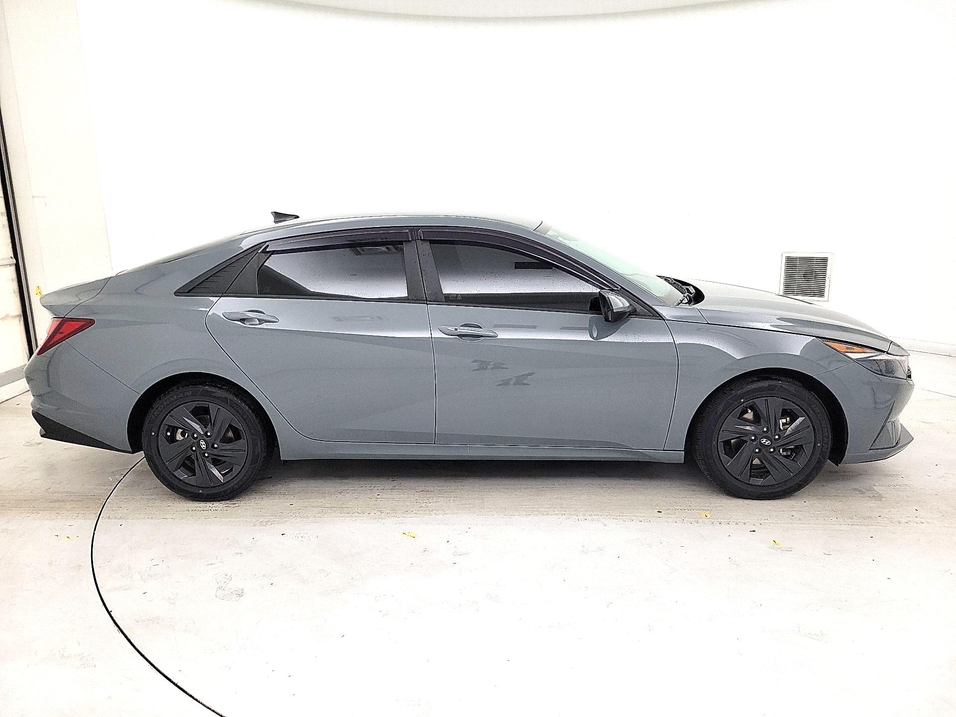 Thumbnail: 2022 Hyundai Elantra - 4