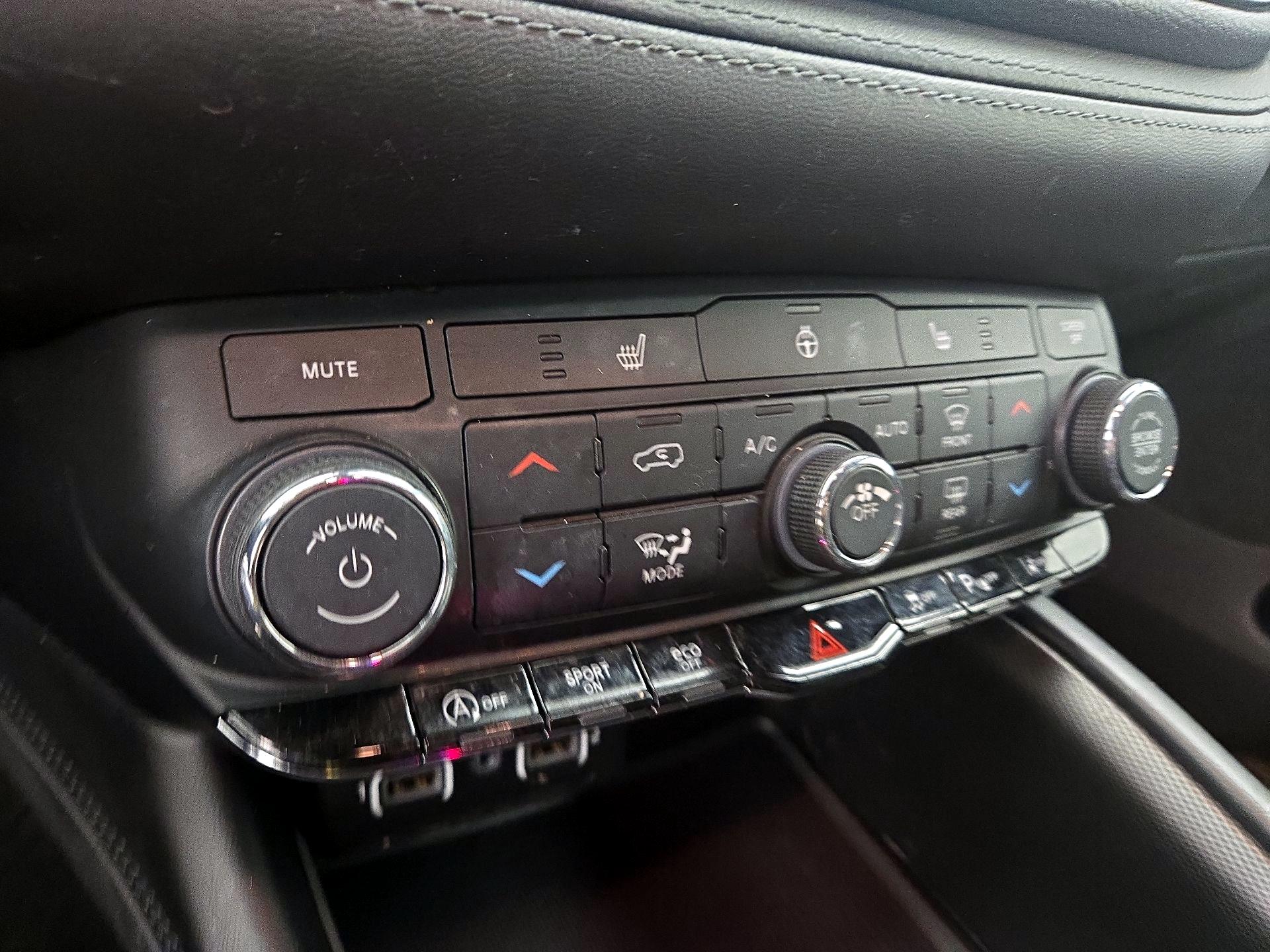 Thumbnail: 2022 Dodge Durango - 16