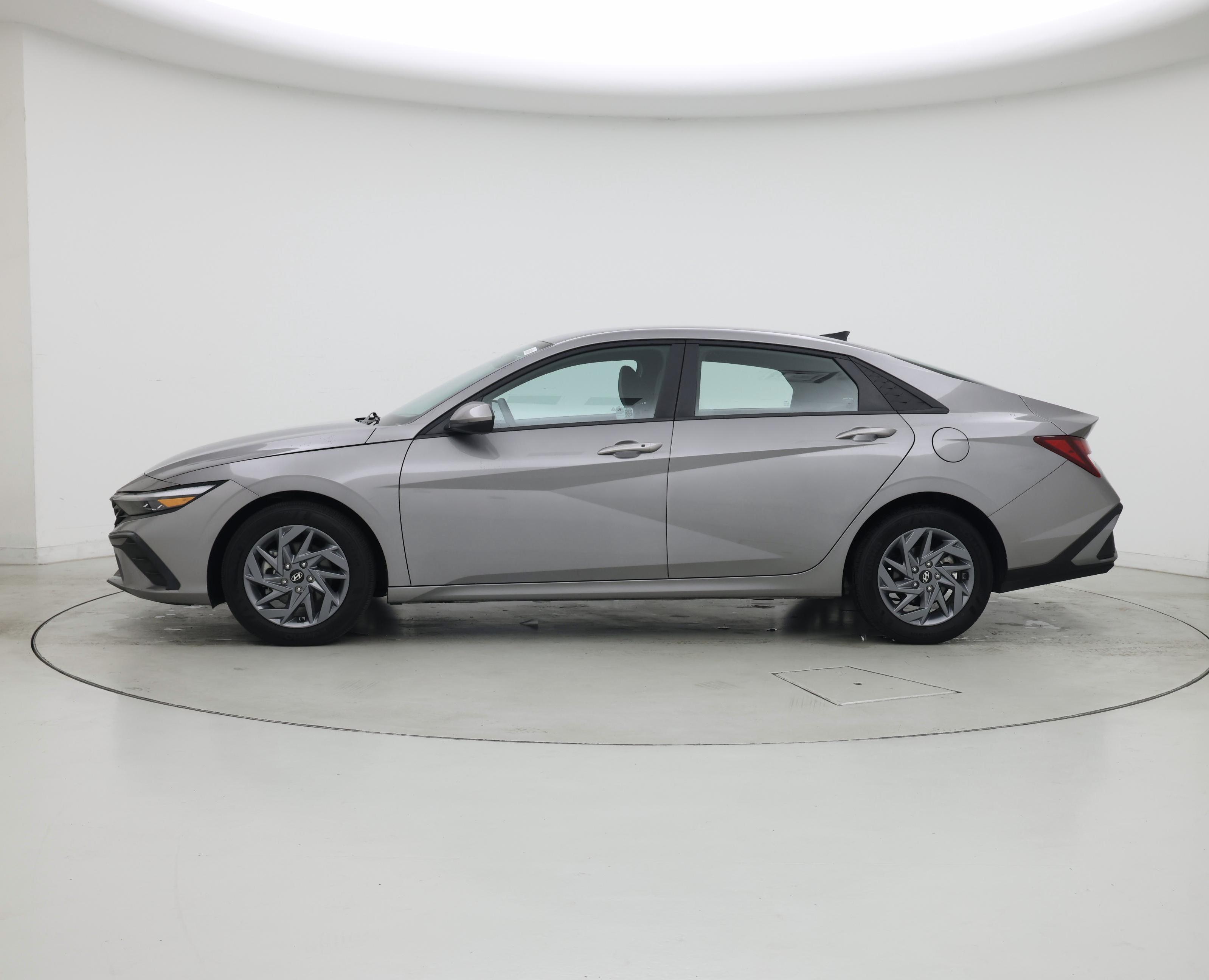 Thumbnail: 2024 Hyundai Elantra - 3