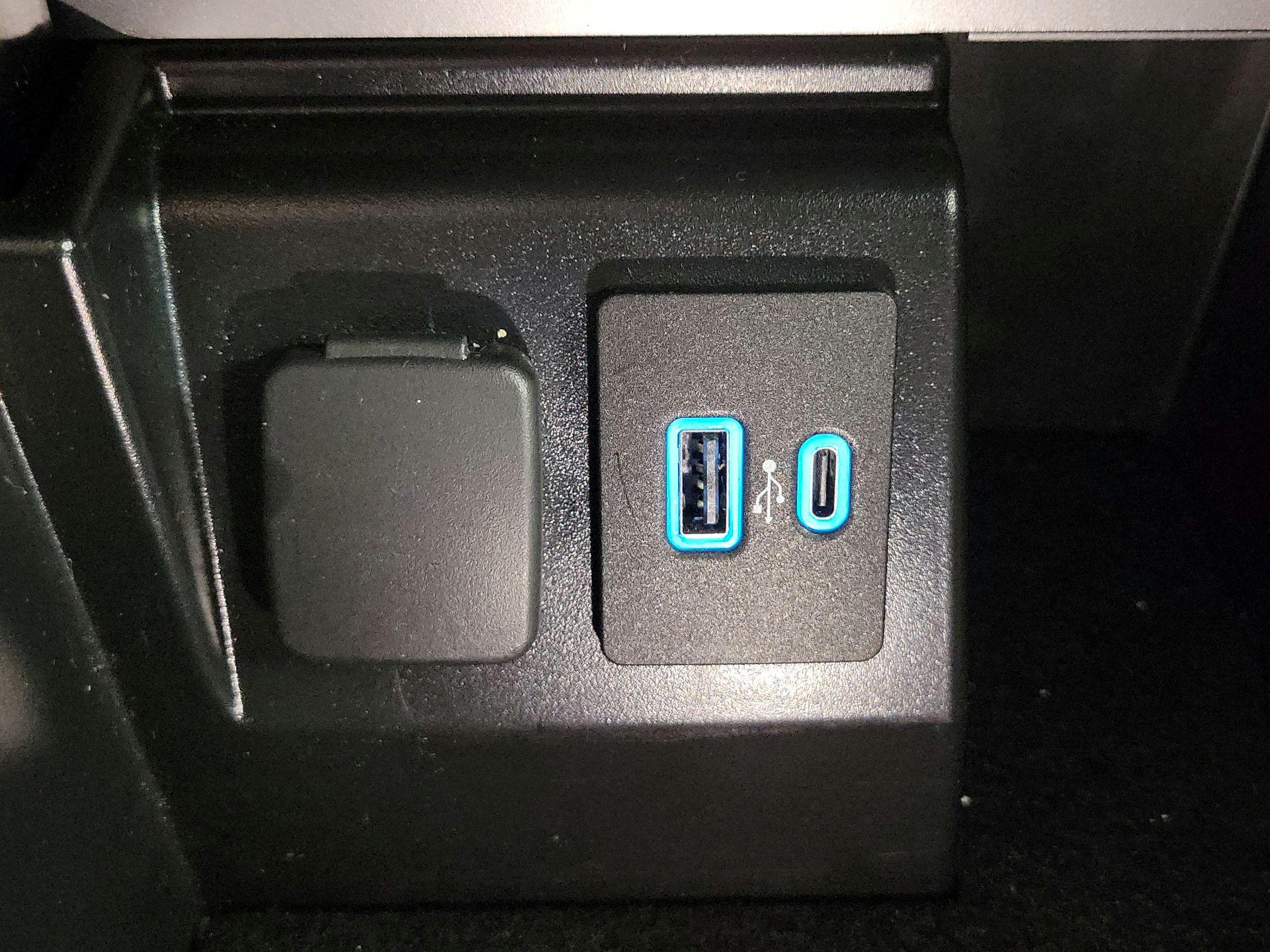 Thumbnail: 2022 Ford Explorer - 19