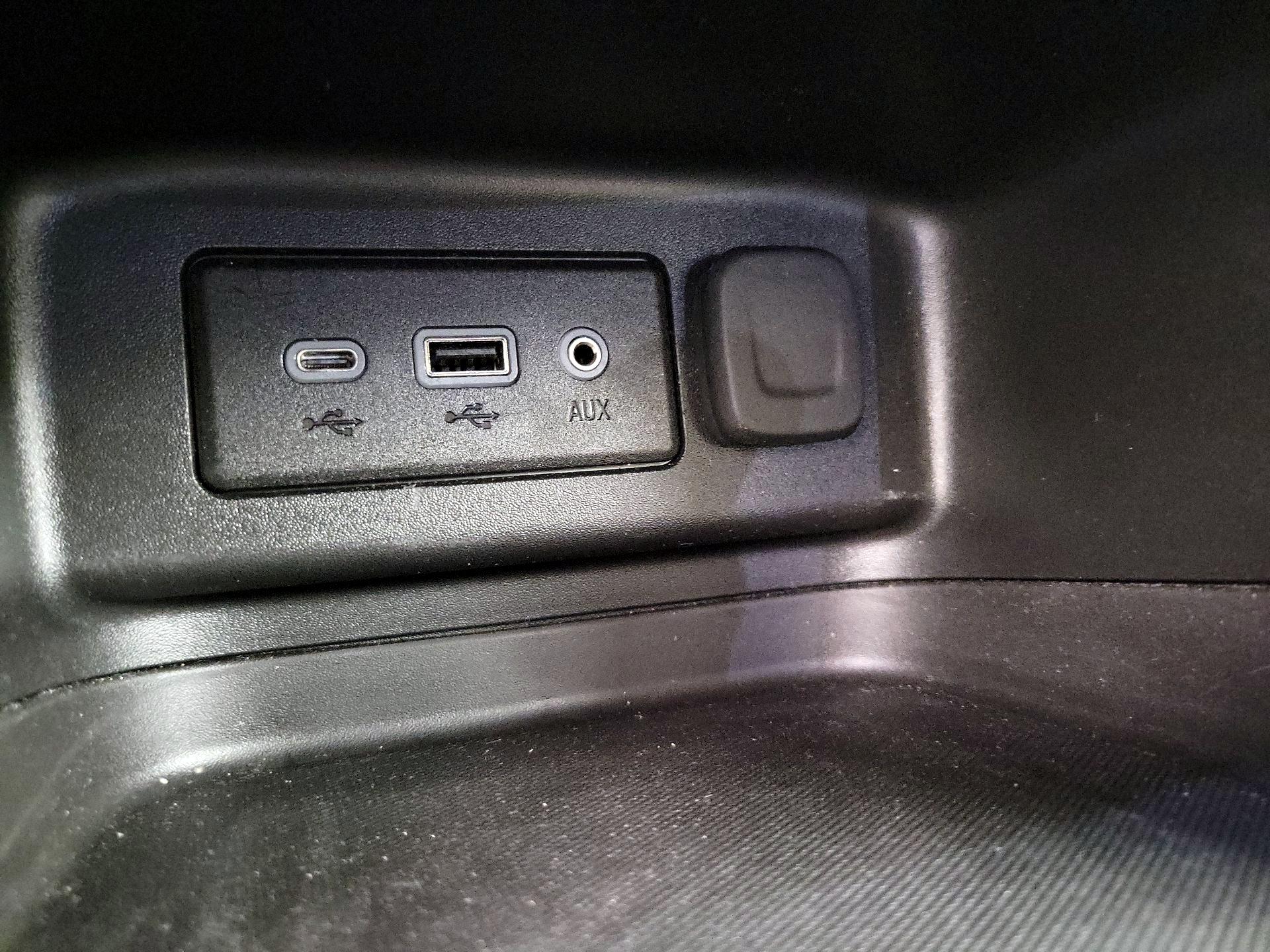 Thumbnail: 2022 Chevrolet Equinox - 18