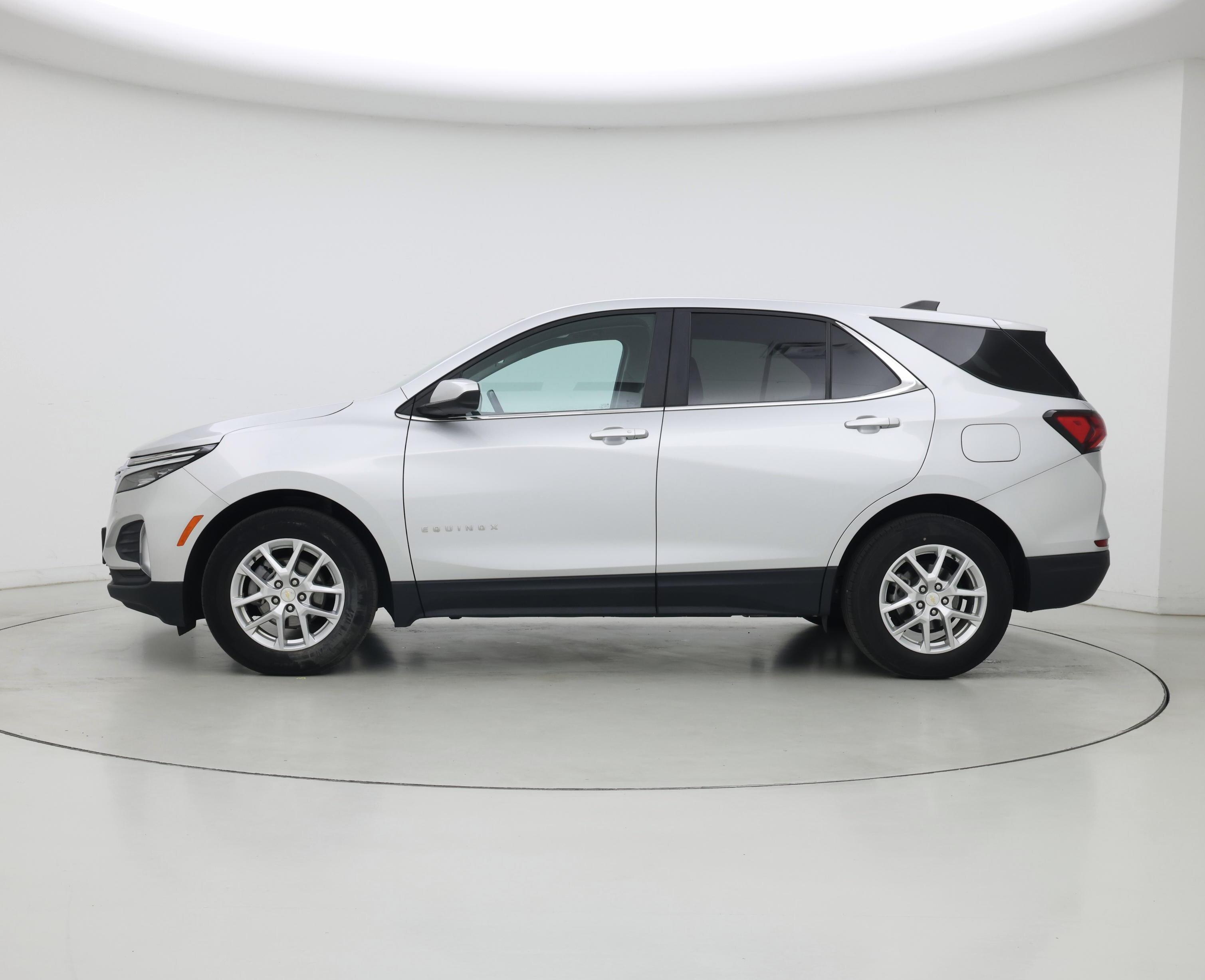 Thumbnail: 2022 Chevrolet Equinox - 3