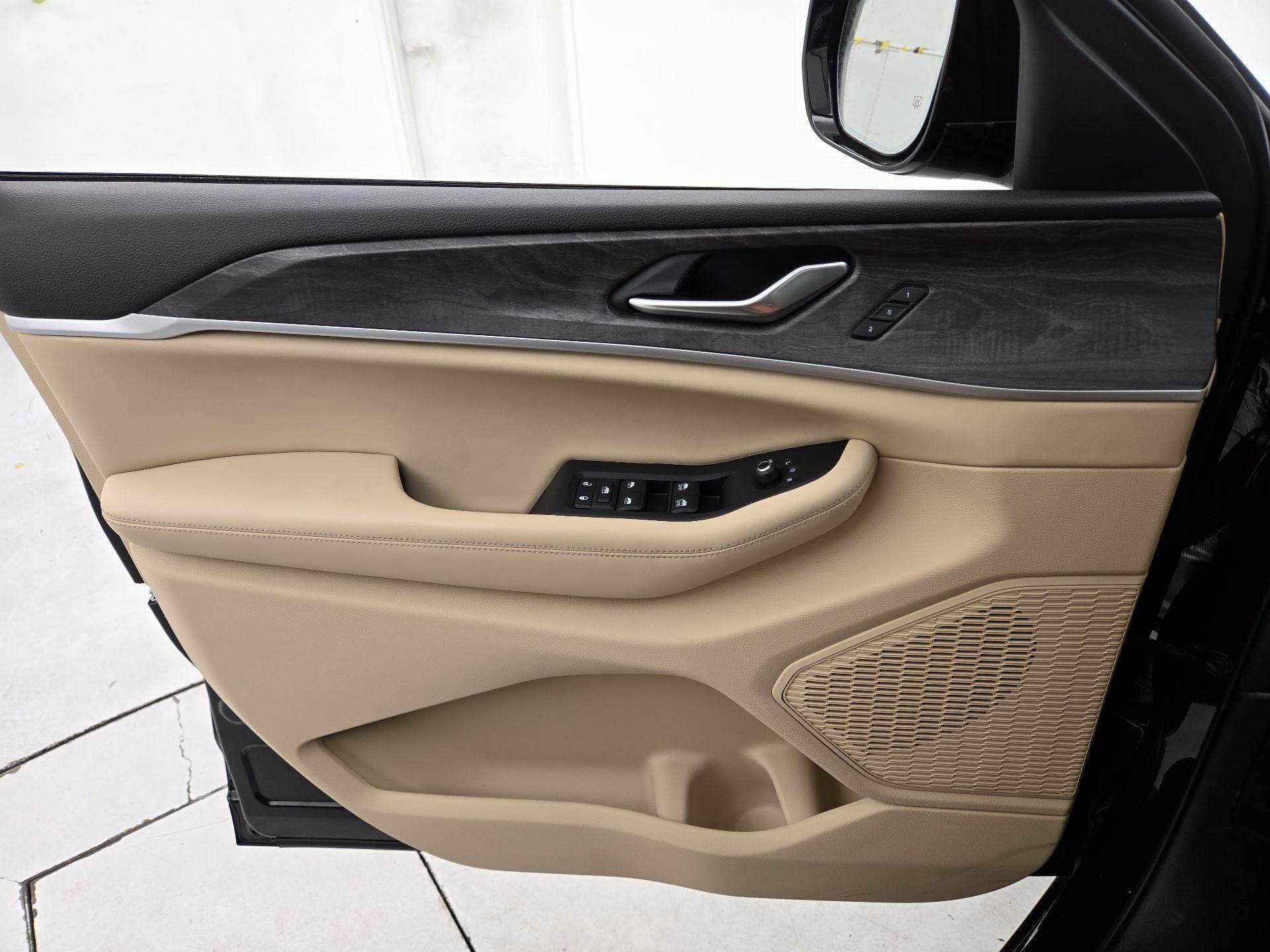 Thumbnail: 2023 Jeep Grand Cherokee L - 12