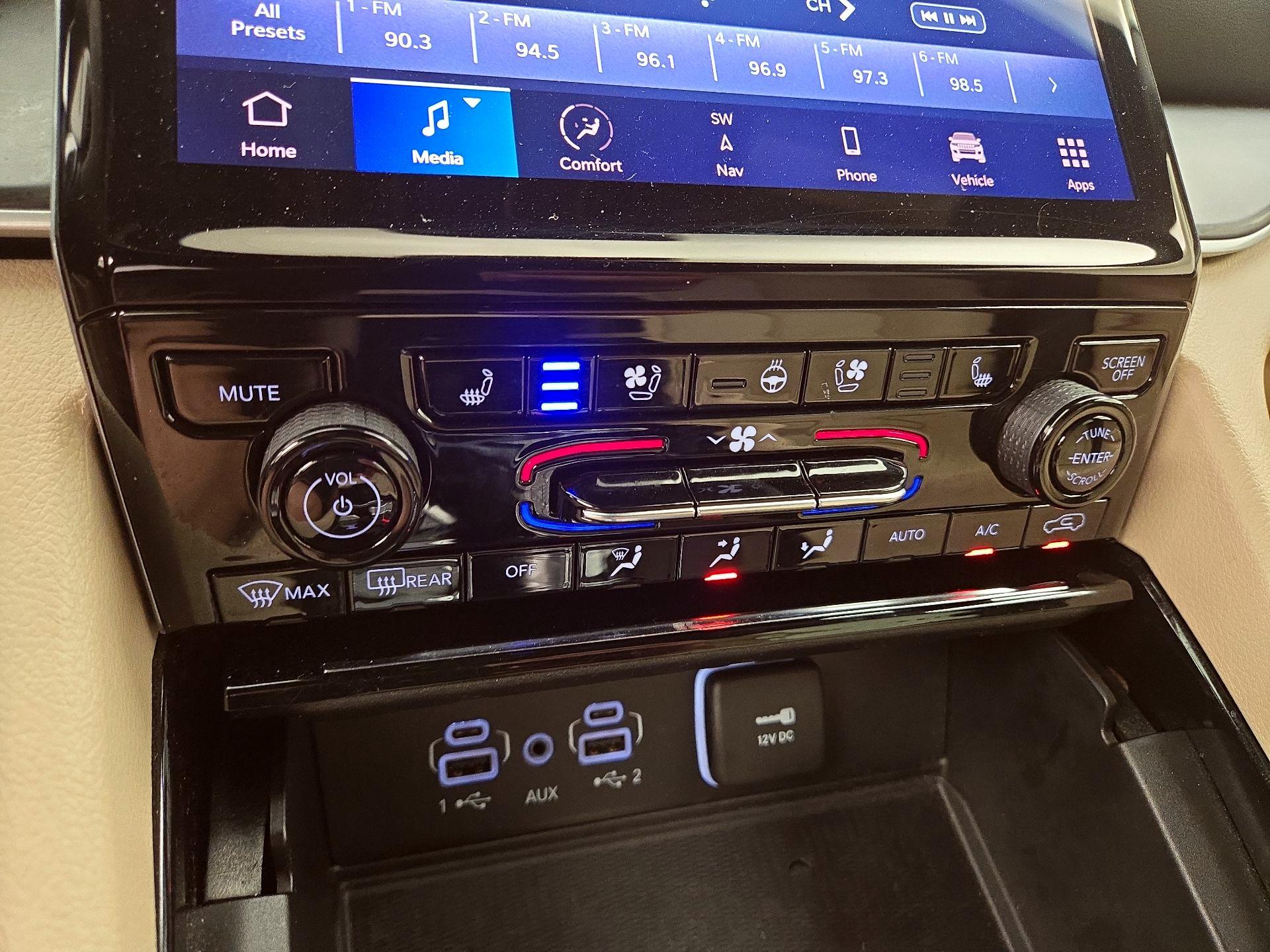 Thumbnail: 2023 Jeep Grand Cherokee L - 17