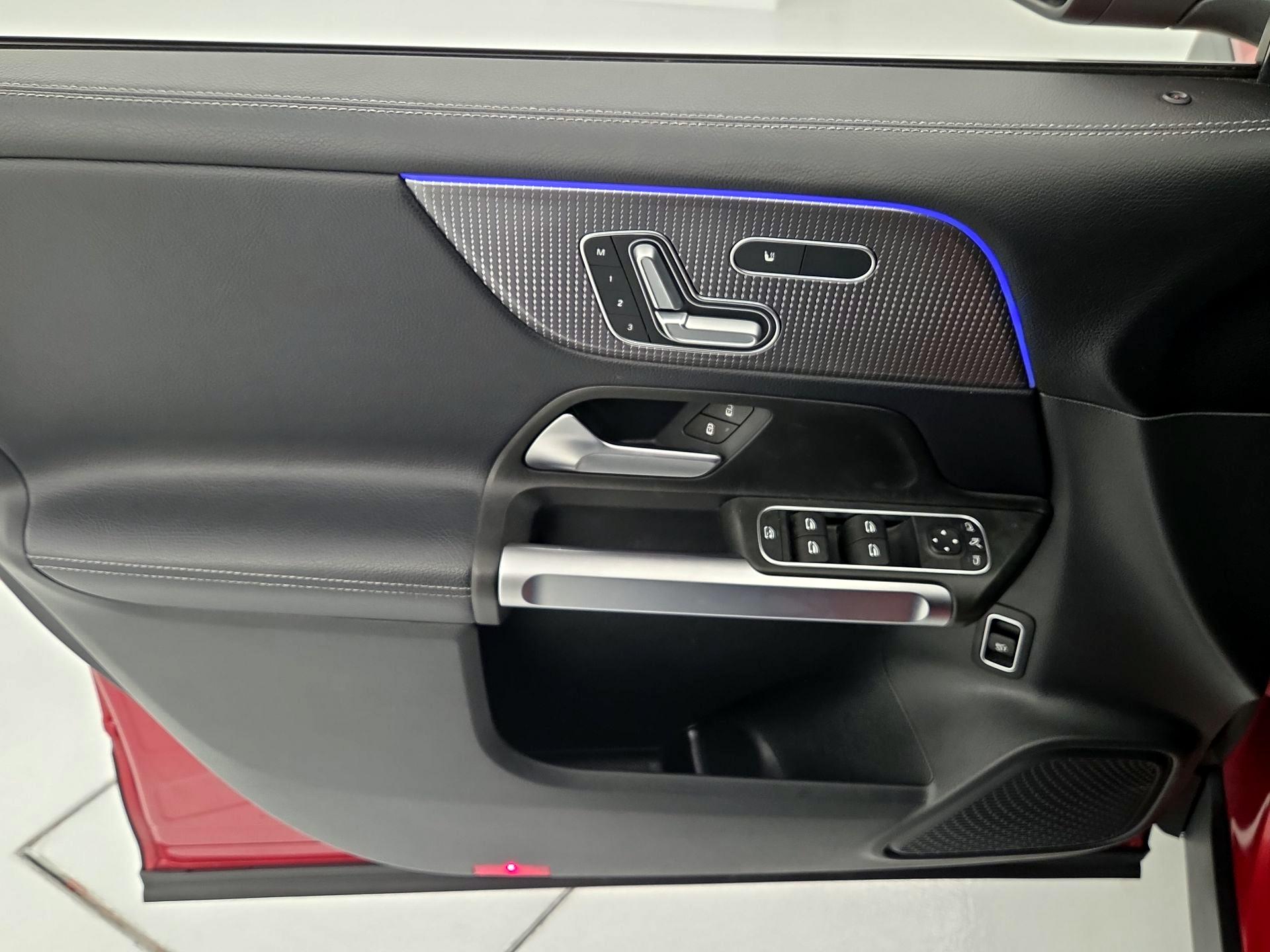 Thumbnail: 2021 Mercedes-Benz GLB - 12