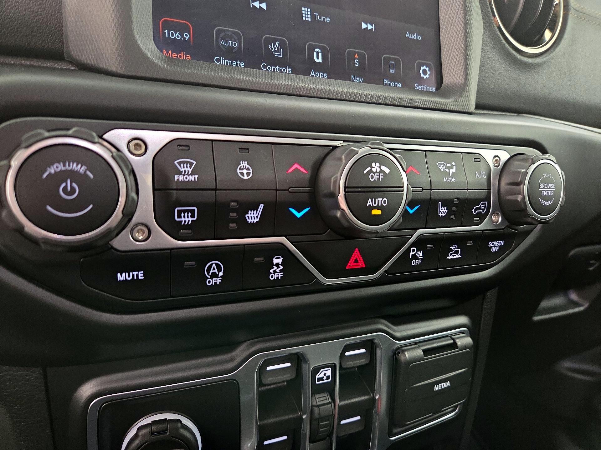 Thumbnail: 2022 Jeep Gladiator - 17