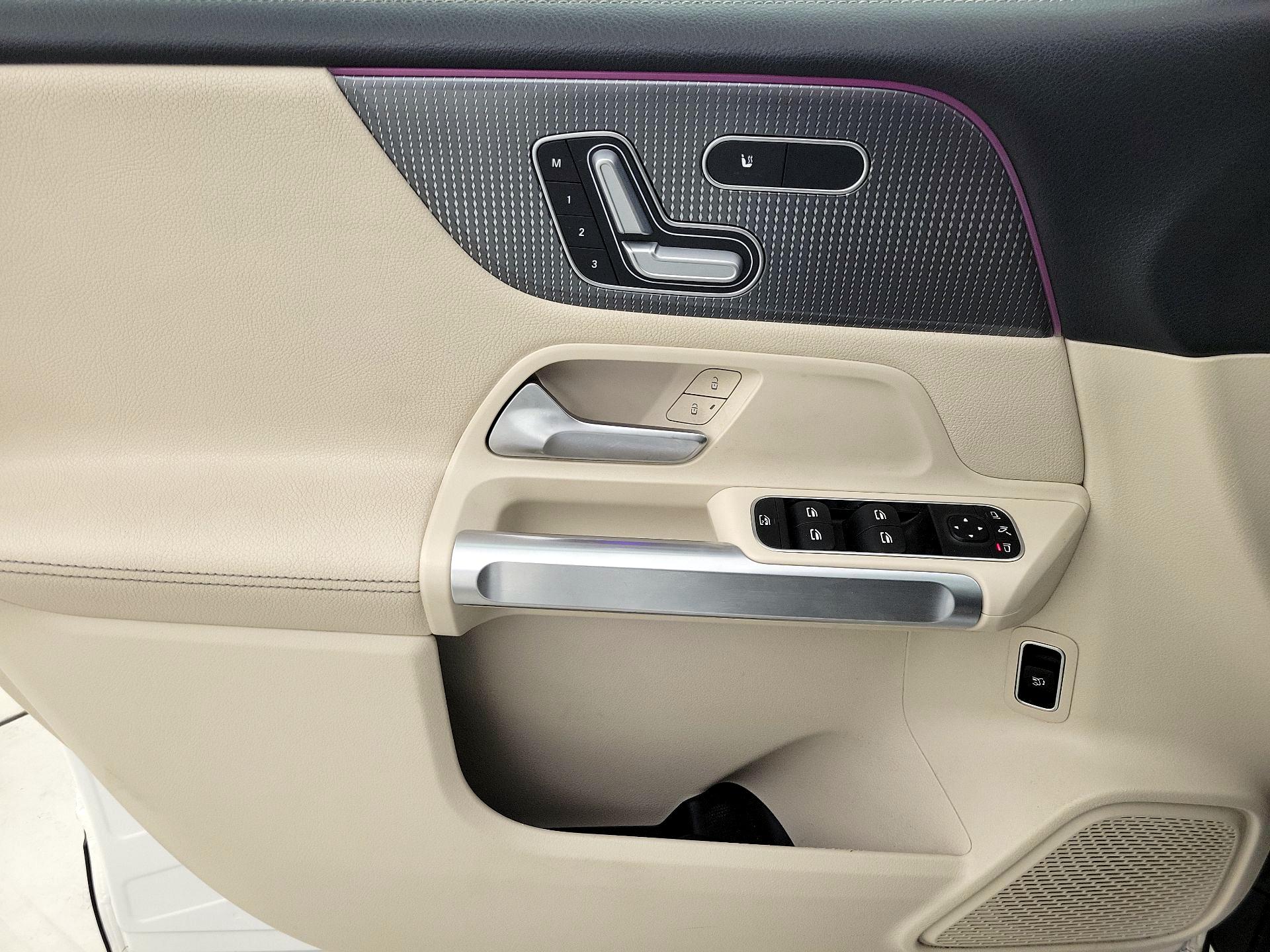 Thumbnail: 2021 Mercedes-Benz GLB - 12