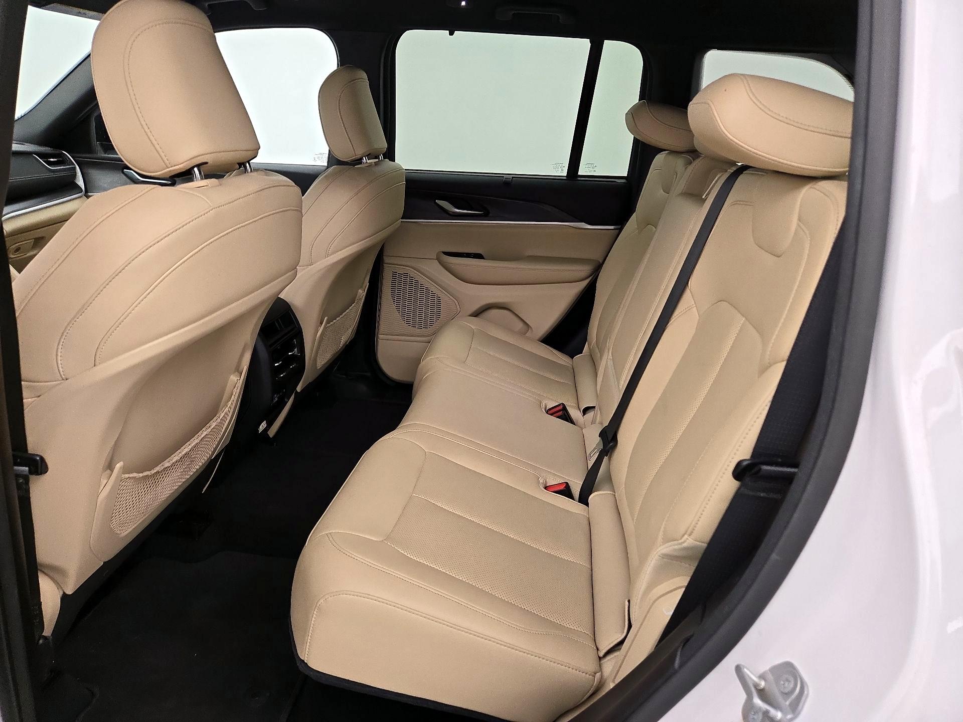 Thumbnail: 2023 Jeep Grand Cherokee - 20