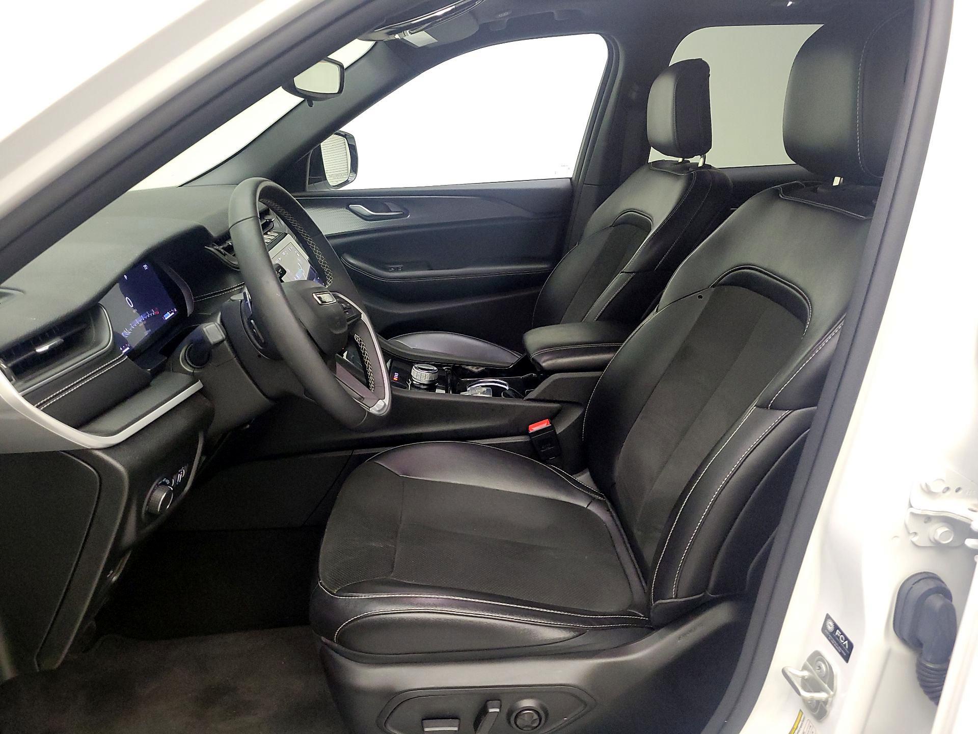 Thumbnail: 2023 Jeep Grand Cherokee - 9