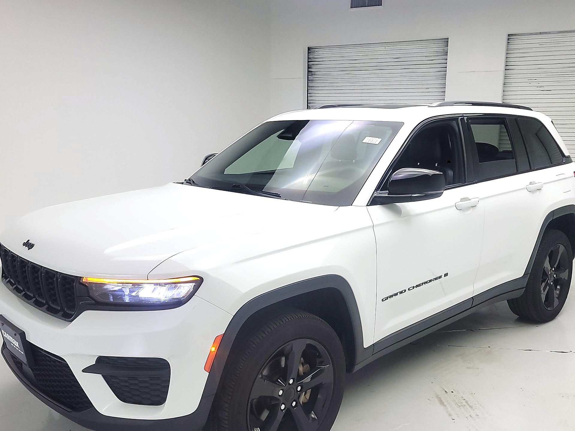 Thumbnail: 2023 Jeep Grand Cherokee - 3