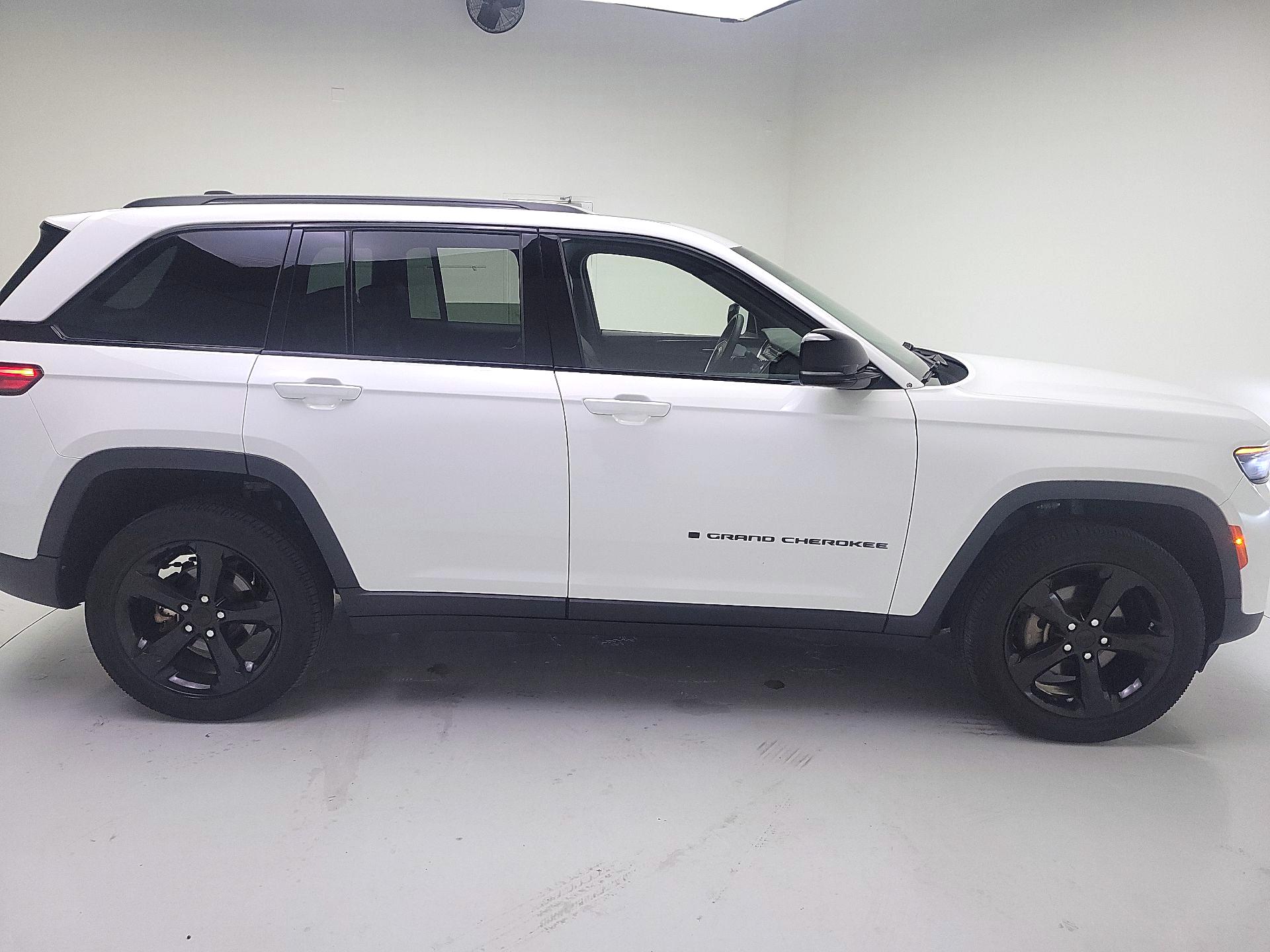 Thumbnail: 2023 Jeep Grand Cherokee - 4