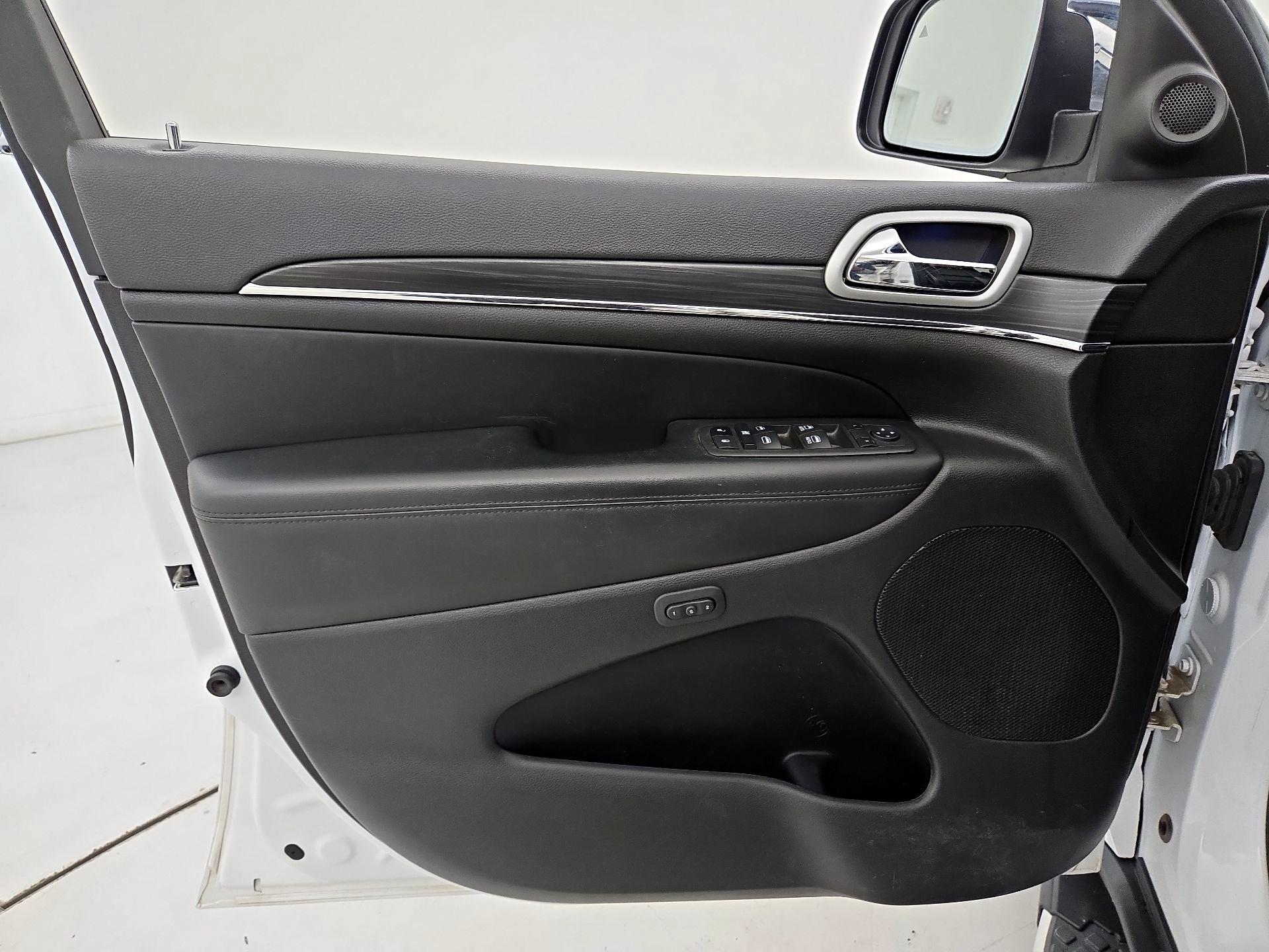 Thumbnail: 2021 Jeep Grand Cherokee - 12