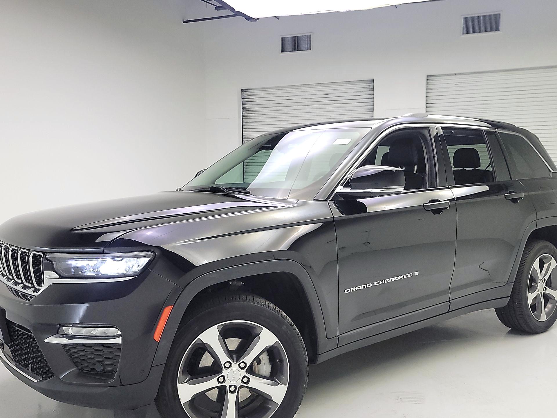 Thumbnail: 2023 Jeep Grand Cherokee - 3