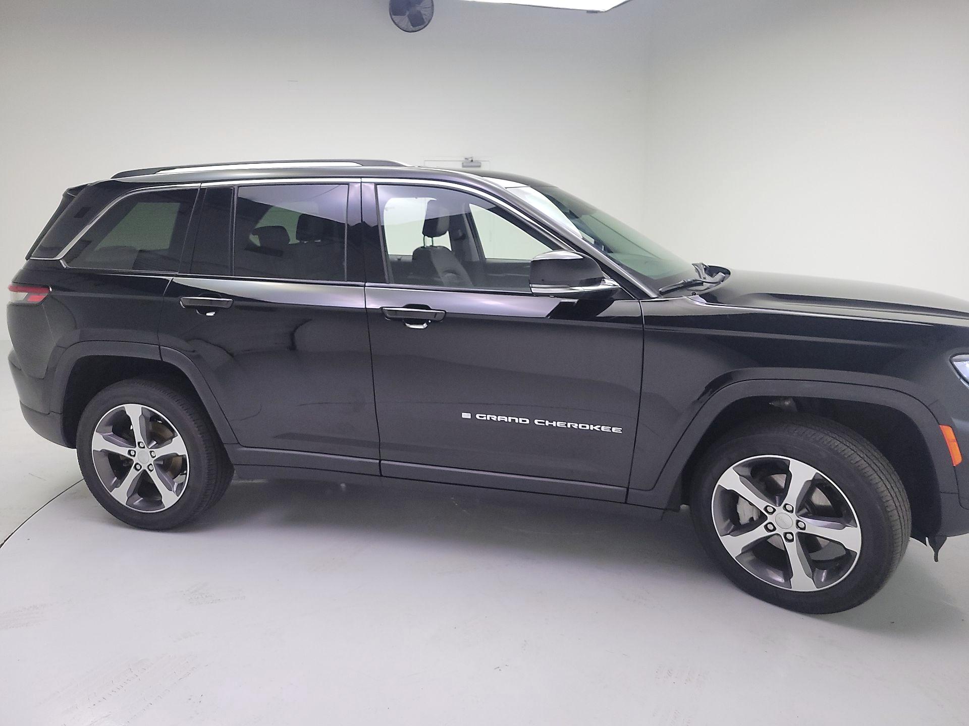 Thumbnail: 2023 Jeep Grand Cherokee - 4