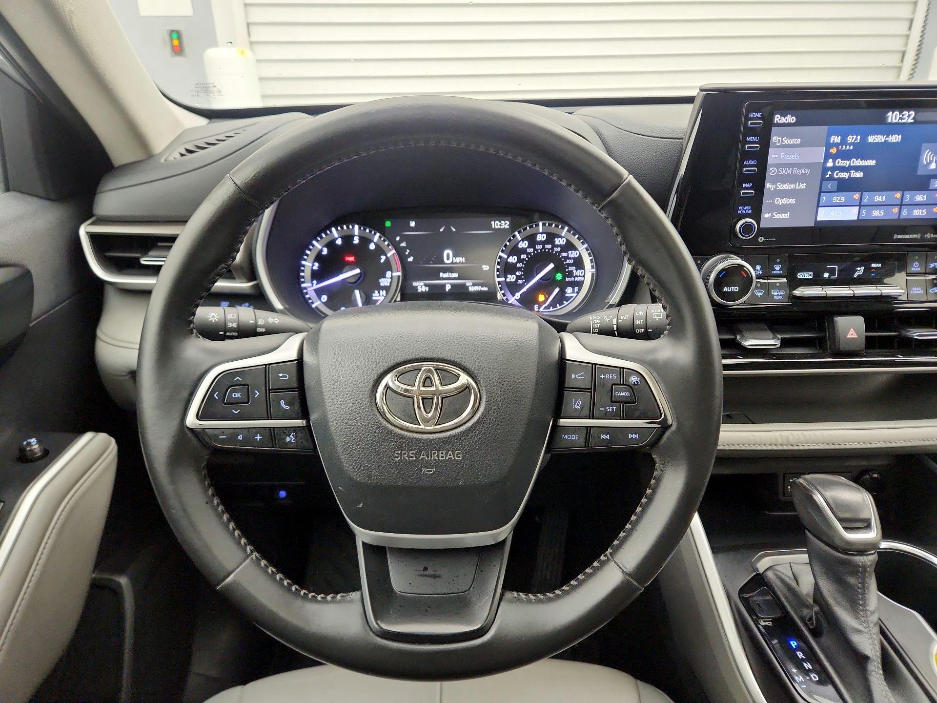 Thumbnail: 2022 Toyota Highlander - 10