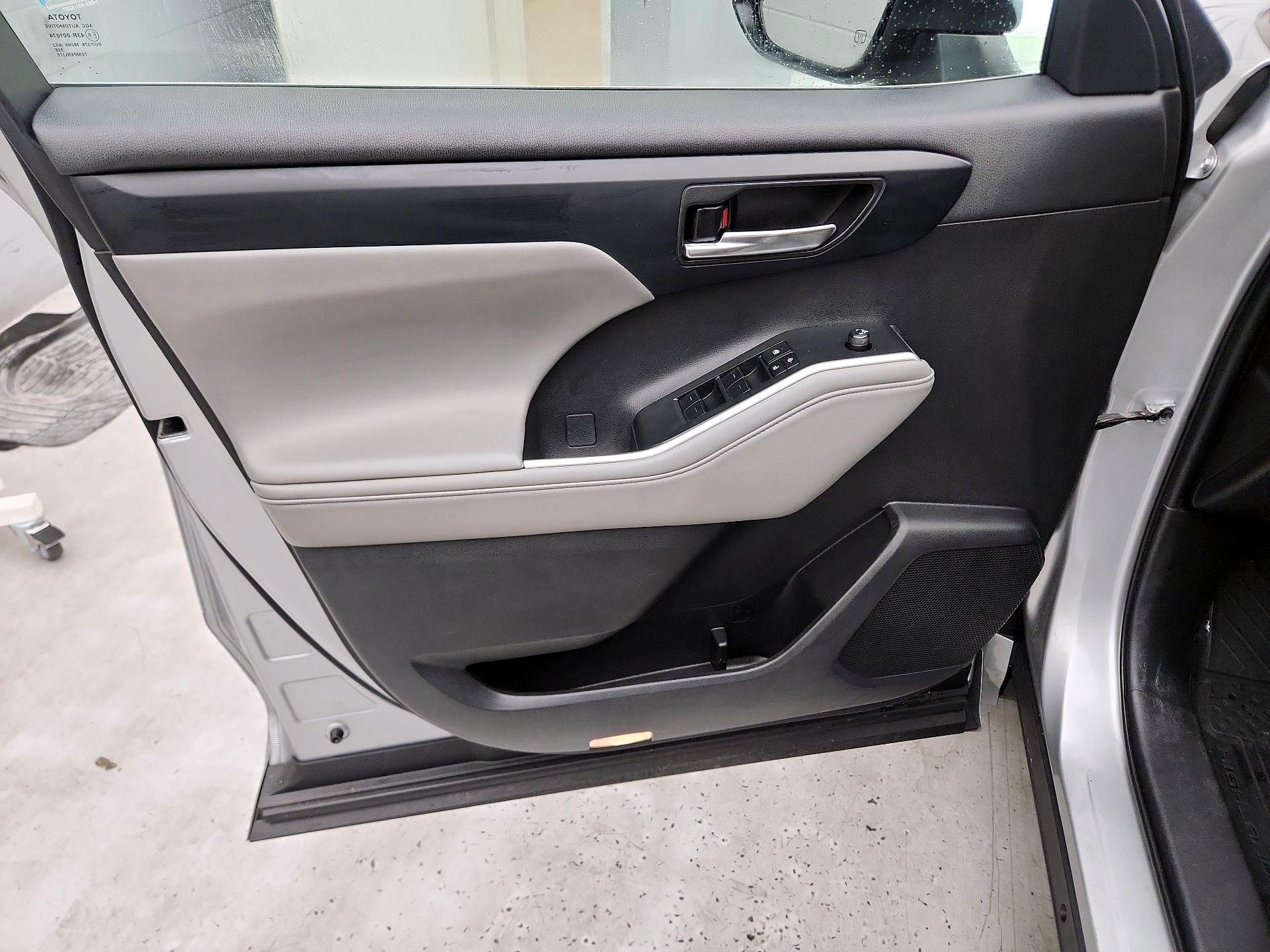 Thumbnail: 2022 Toyota Highlander - 12