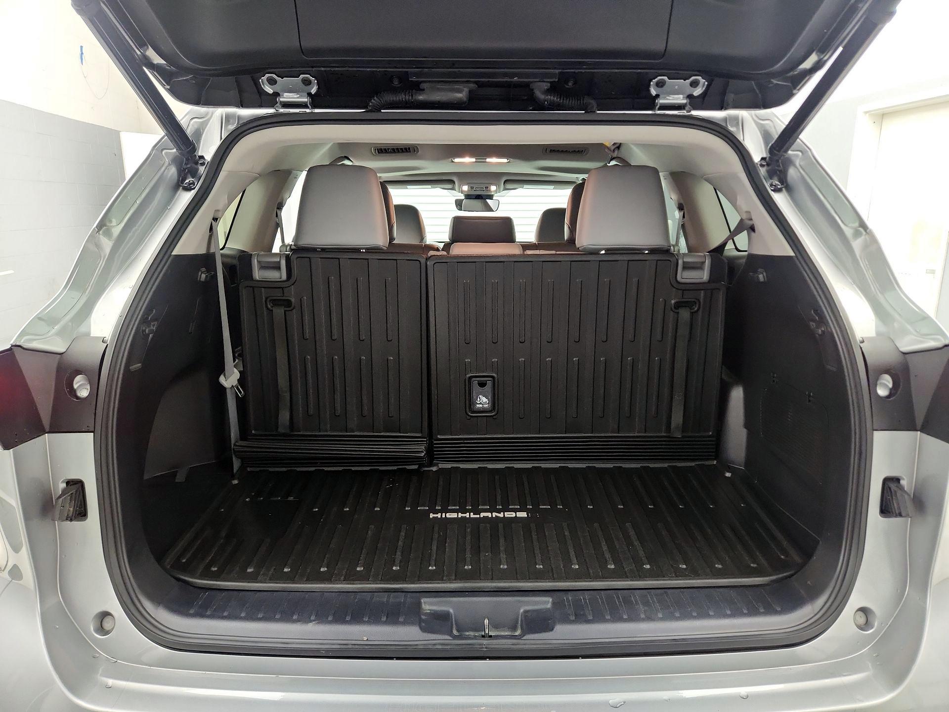 Thumbnail: 2022 Toyota Highlander - 20