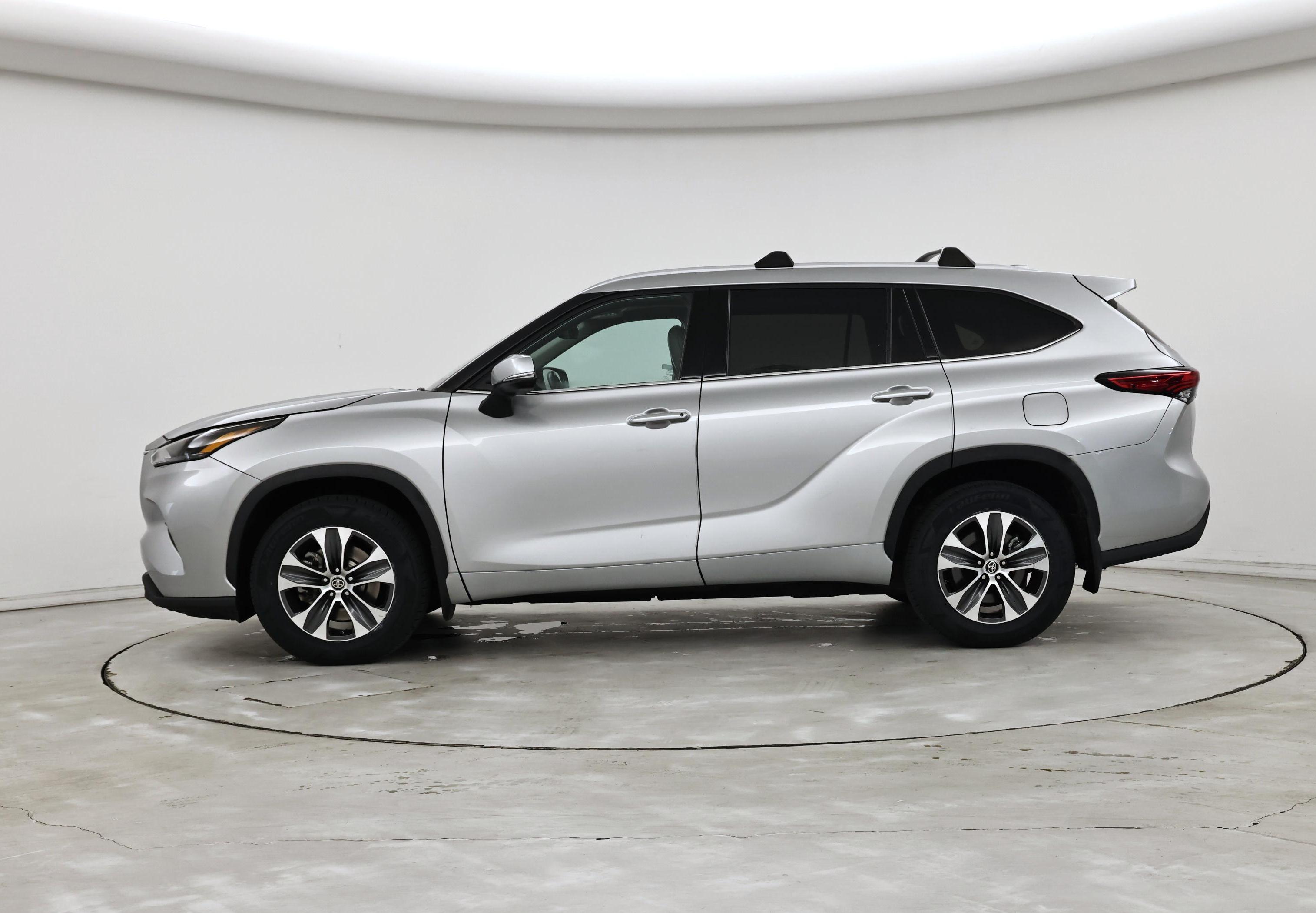 Thumbnail: 2022 Toyota Highlander - 3