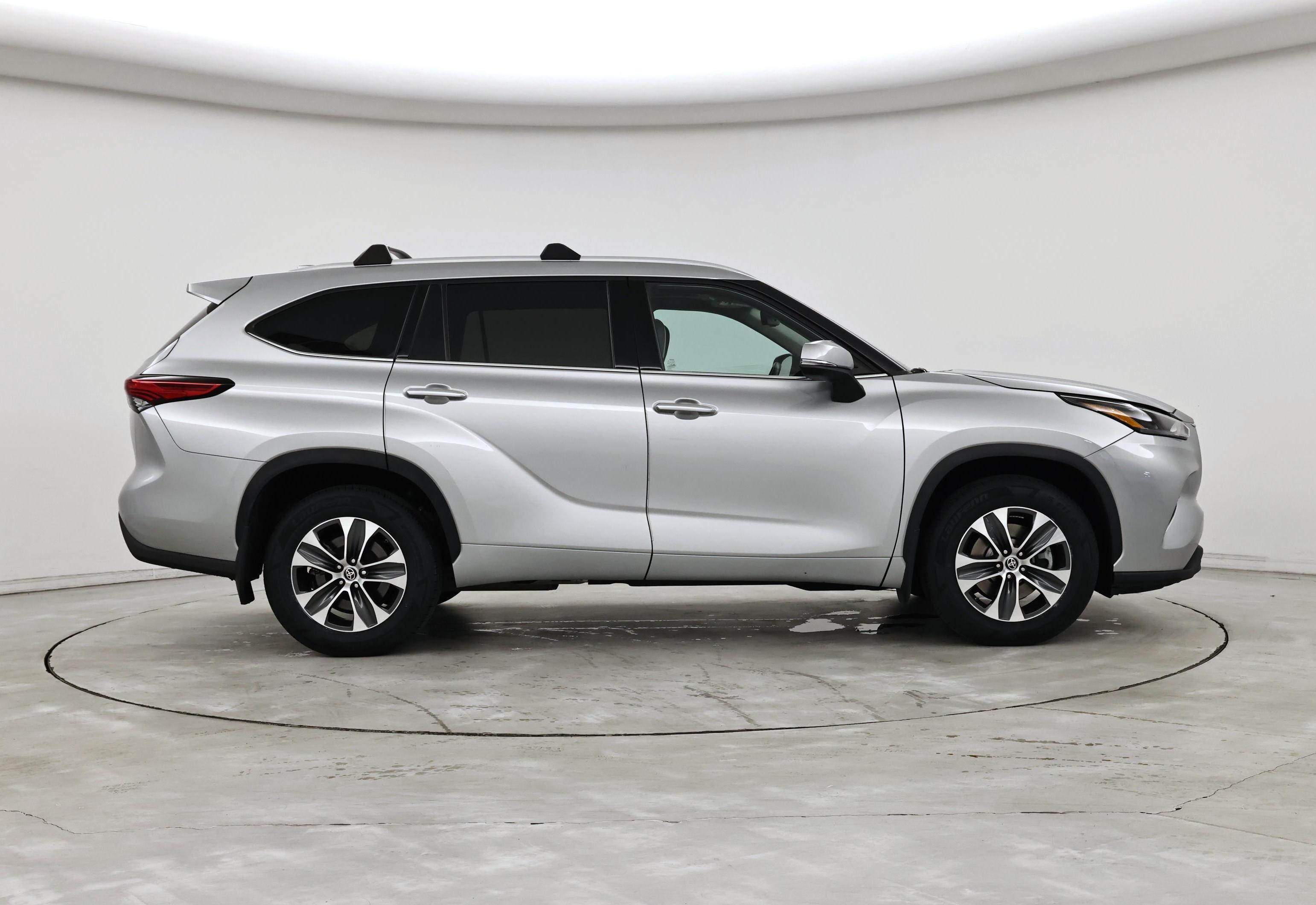 Thumbnail: 2022 Toyota Highlander - 7