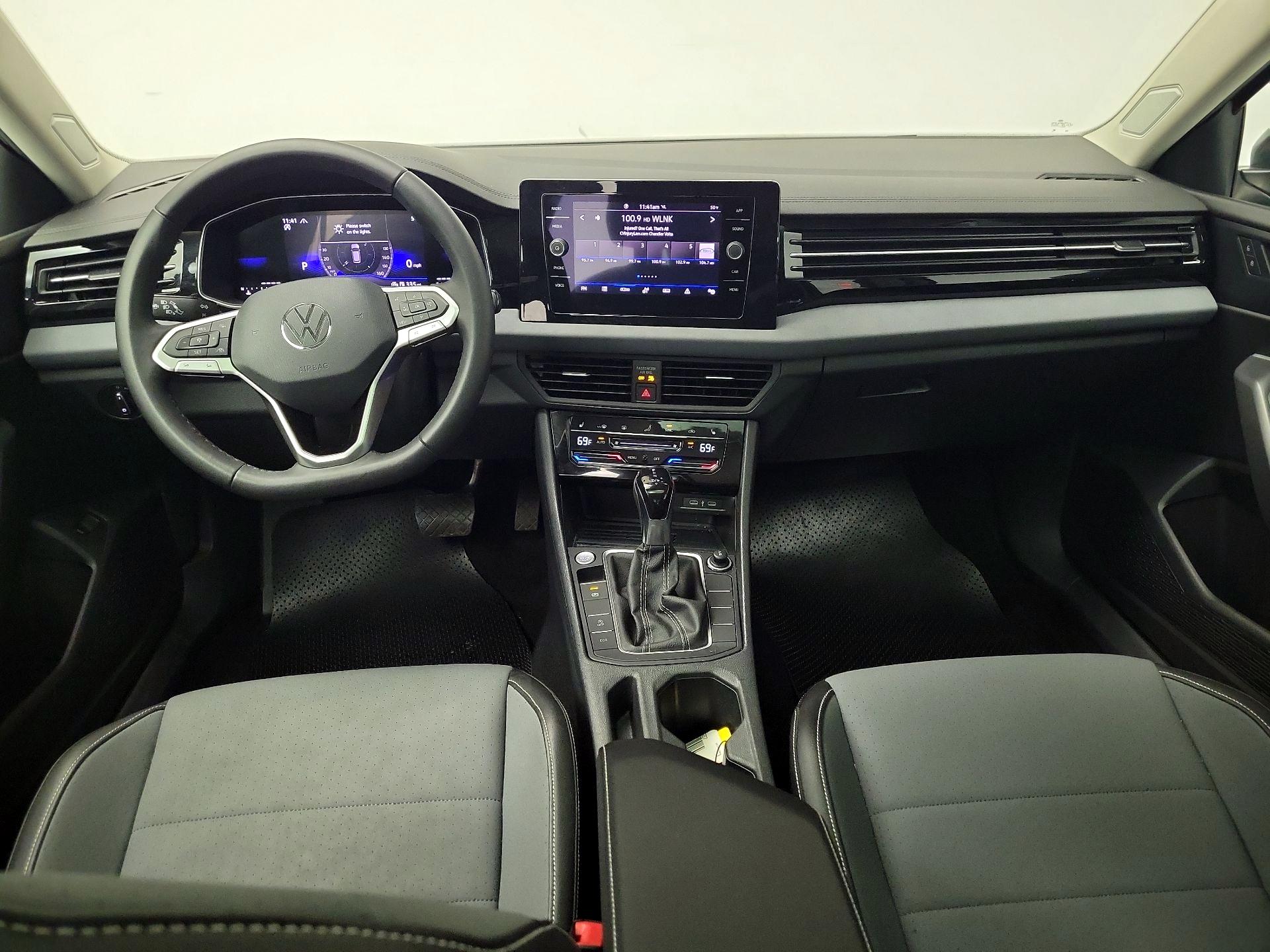 Thumbnail: 2025 Volkswagen Jetta - 9