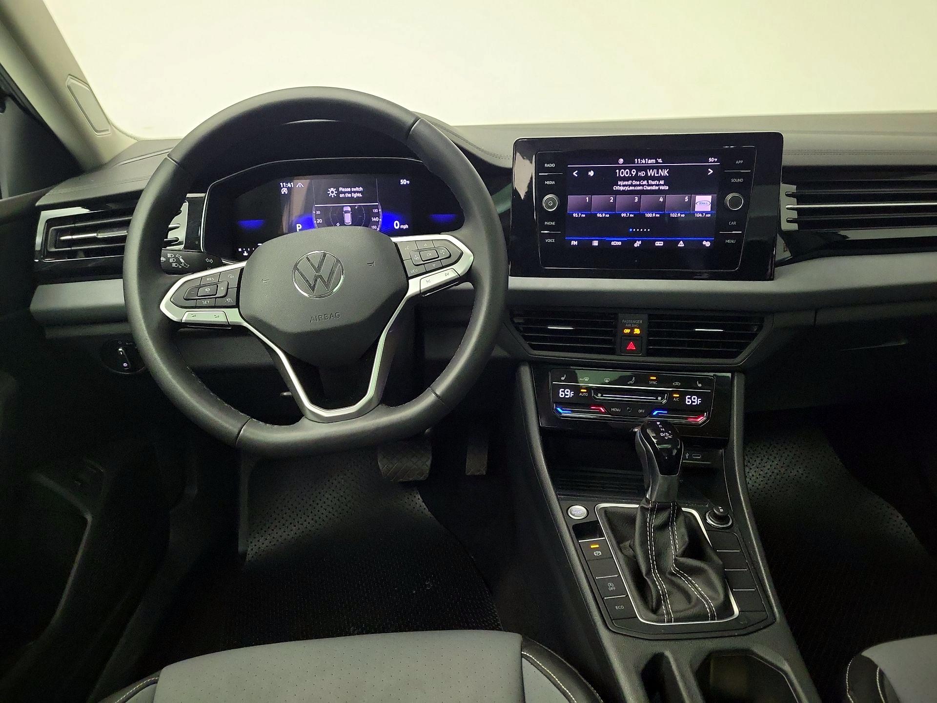 Thumbnail: 2025 Volkswagen Jetta - 10