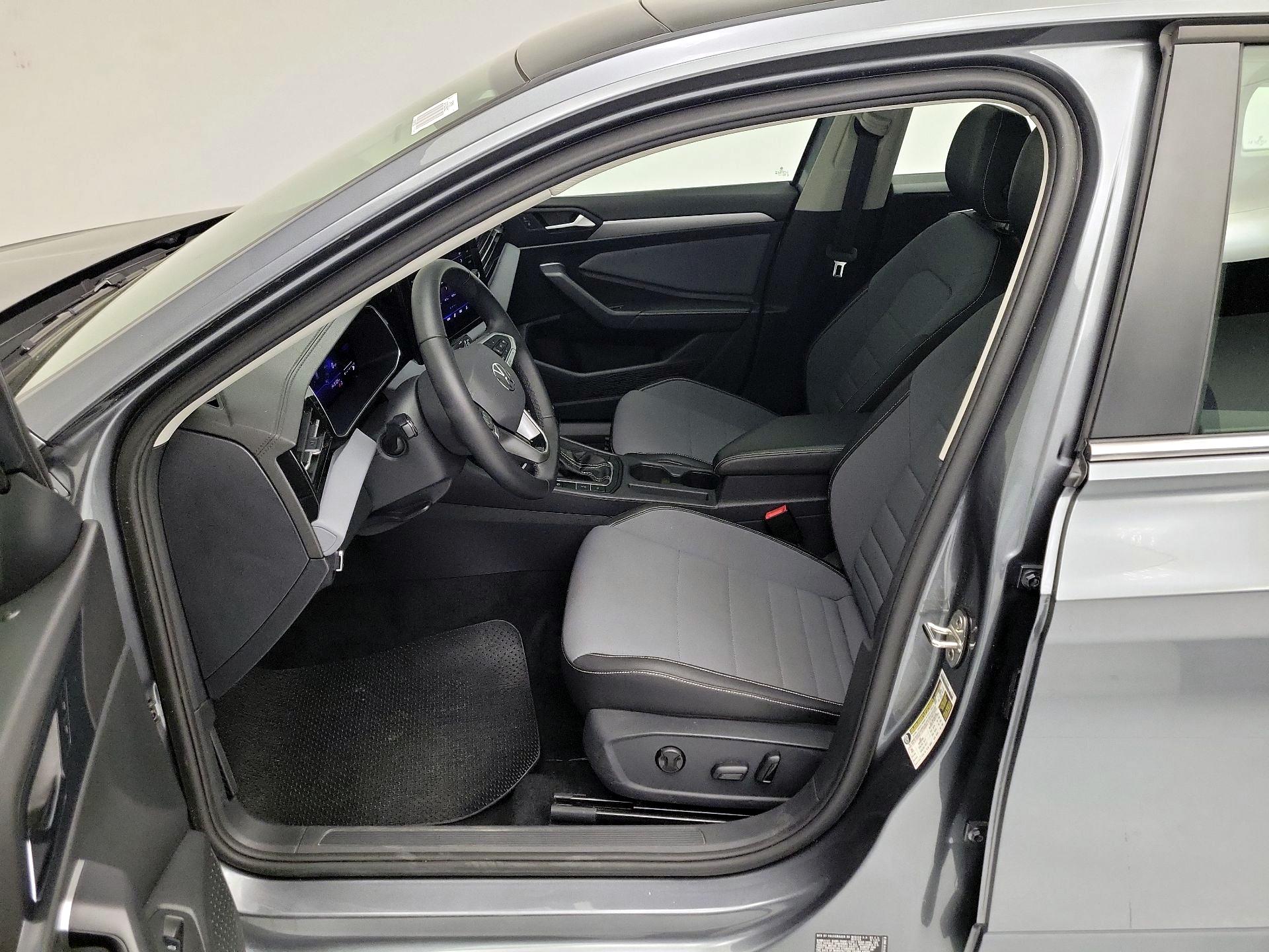 Thumbnail: 2025 Volkswagen Jetta - 11