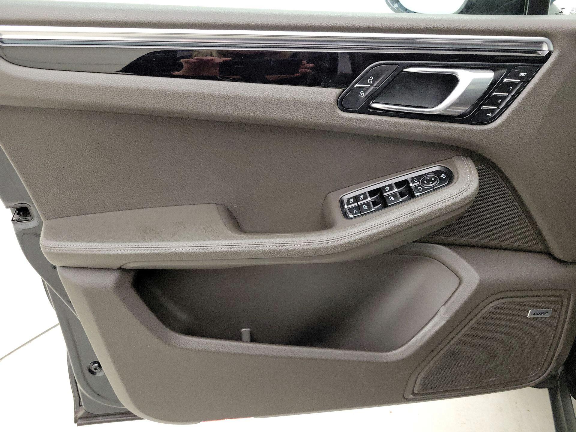 Thumbnail: 2020 Porsche Macan - 12