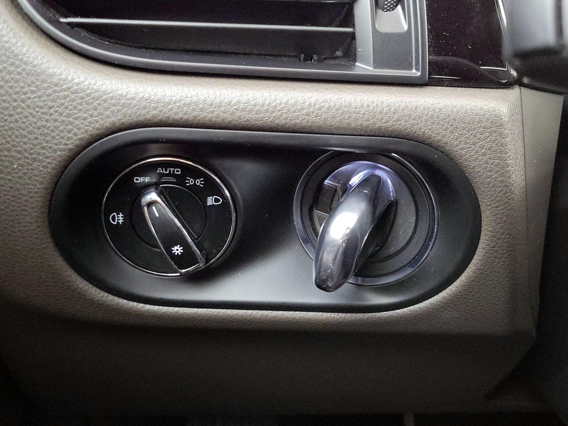 Thumbnail: 2020 Porsche Macan - 13