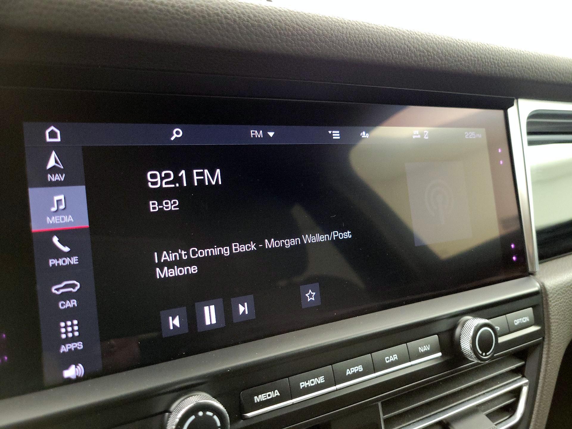 Thumbnail: 2020 Porsche Macan - 16