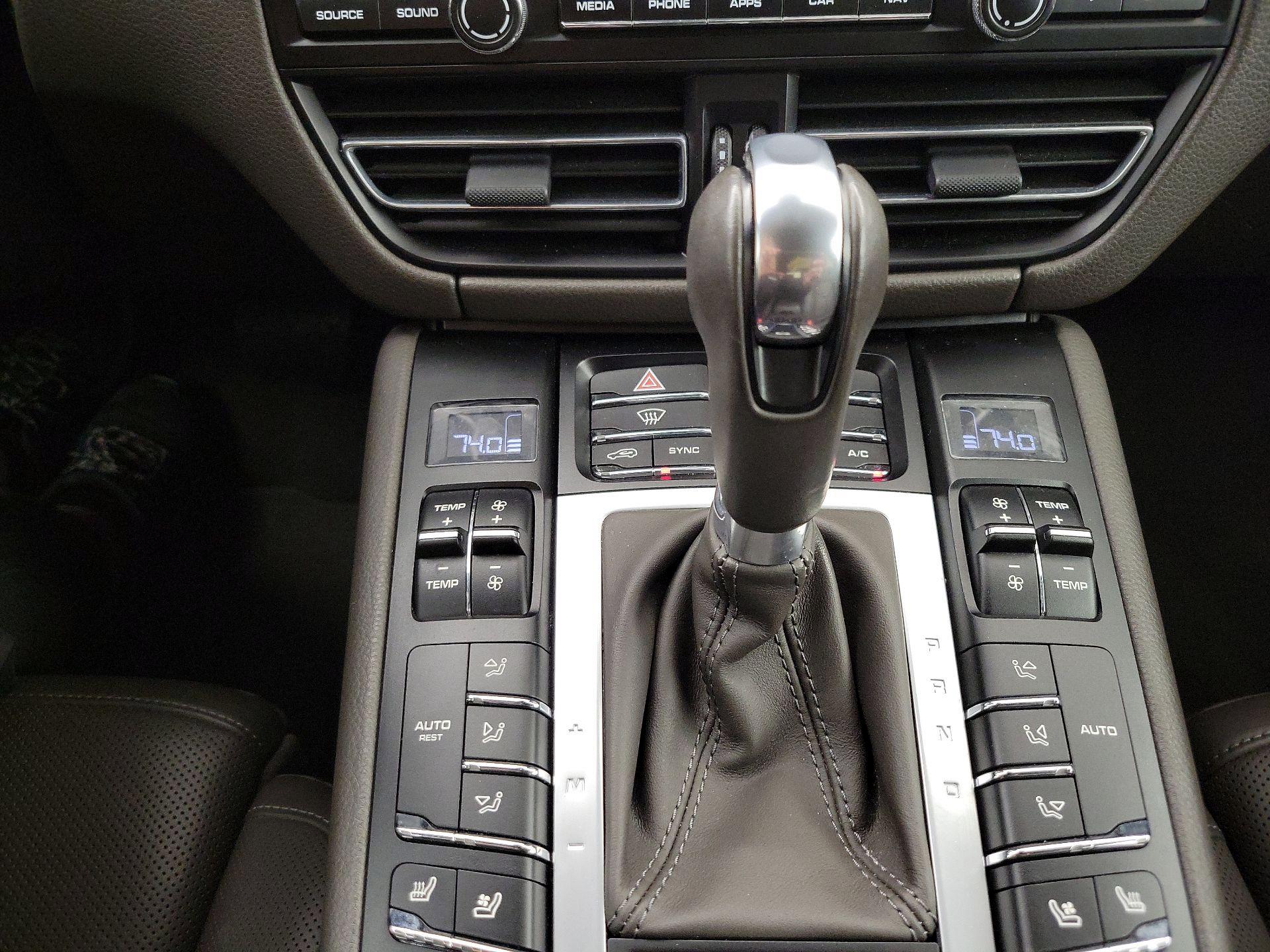 Thumbnail: 2020 Porsche Macan - 18