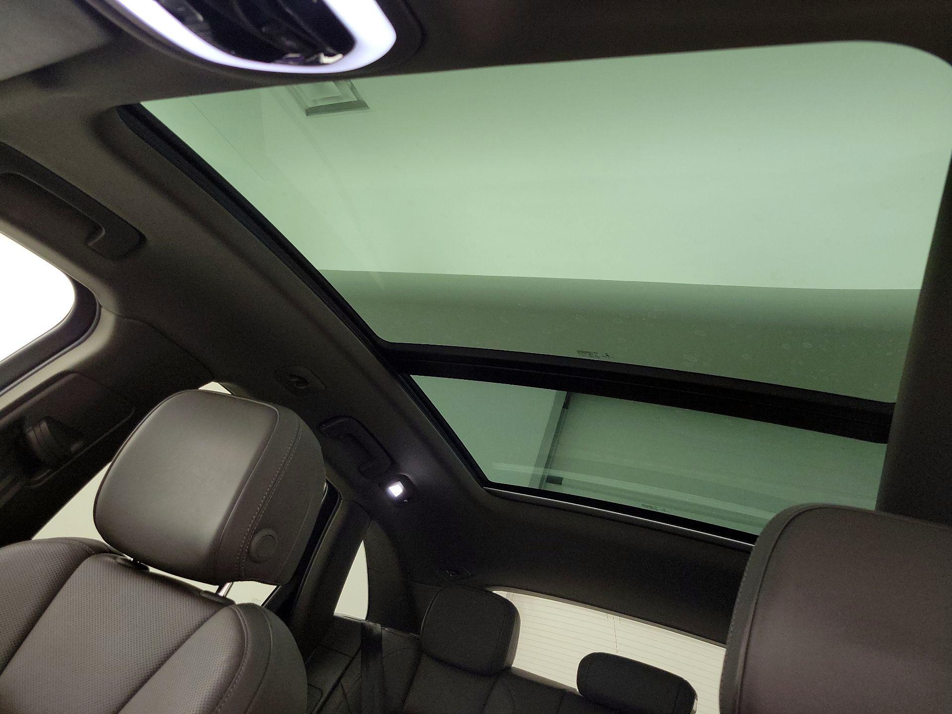 Thumbnail: 2020 Porsche Macan - 20