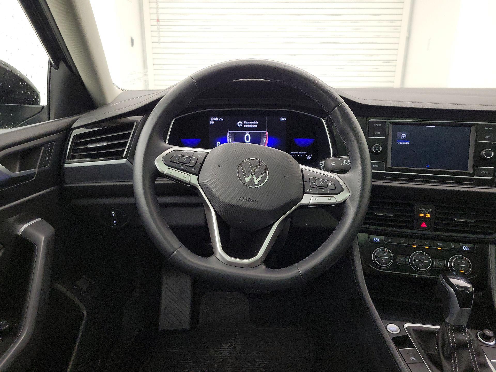 Thumbnail: 2023 Volkswagen Jetta - 10